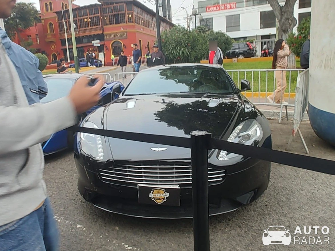 Aston Martin DB9 Volante 2013 spotted in Lima