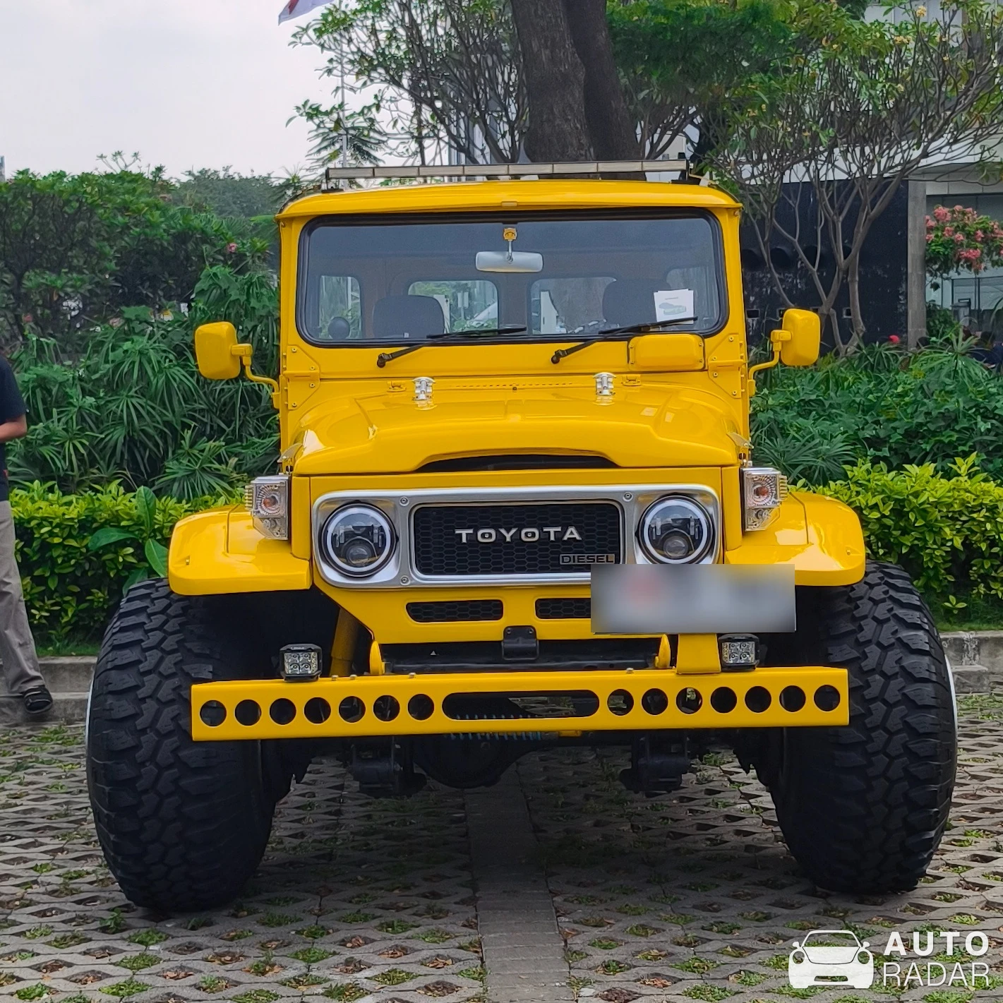 Toyota Land Cruiser FJ40 spotted in Jakarta
