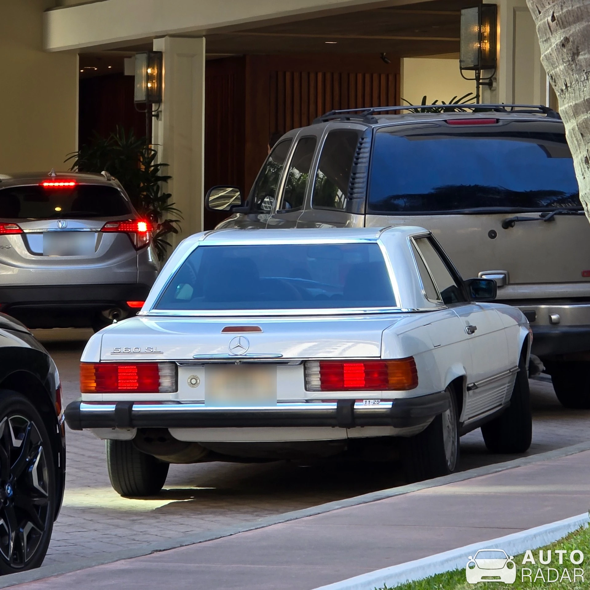 Mercedes-Benz 450SL spotted in Honolulu, United States