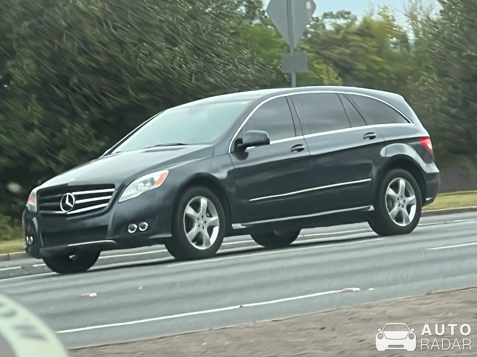 Mercedes-Benz R 350 4MATIC spotted in Fort Mitchell