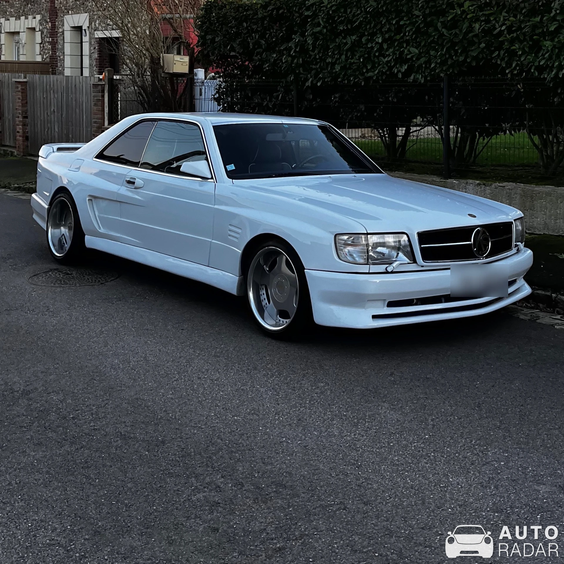 Mercedes-Benz 560 SEC spotted in Rouen, France