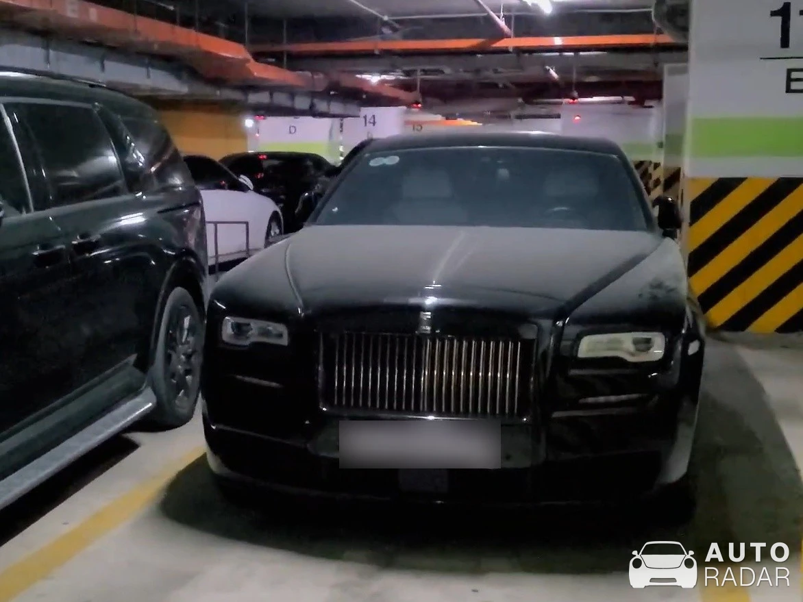 Rolls-Royce Ghost Series II Black Badge spotted in Hanoi