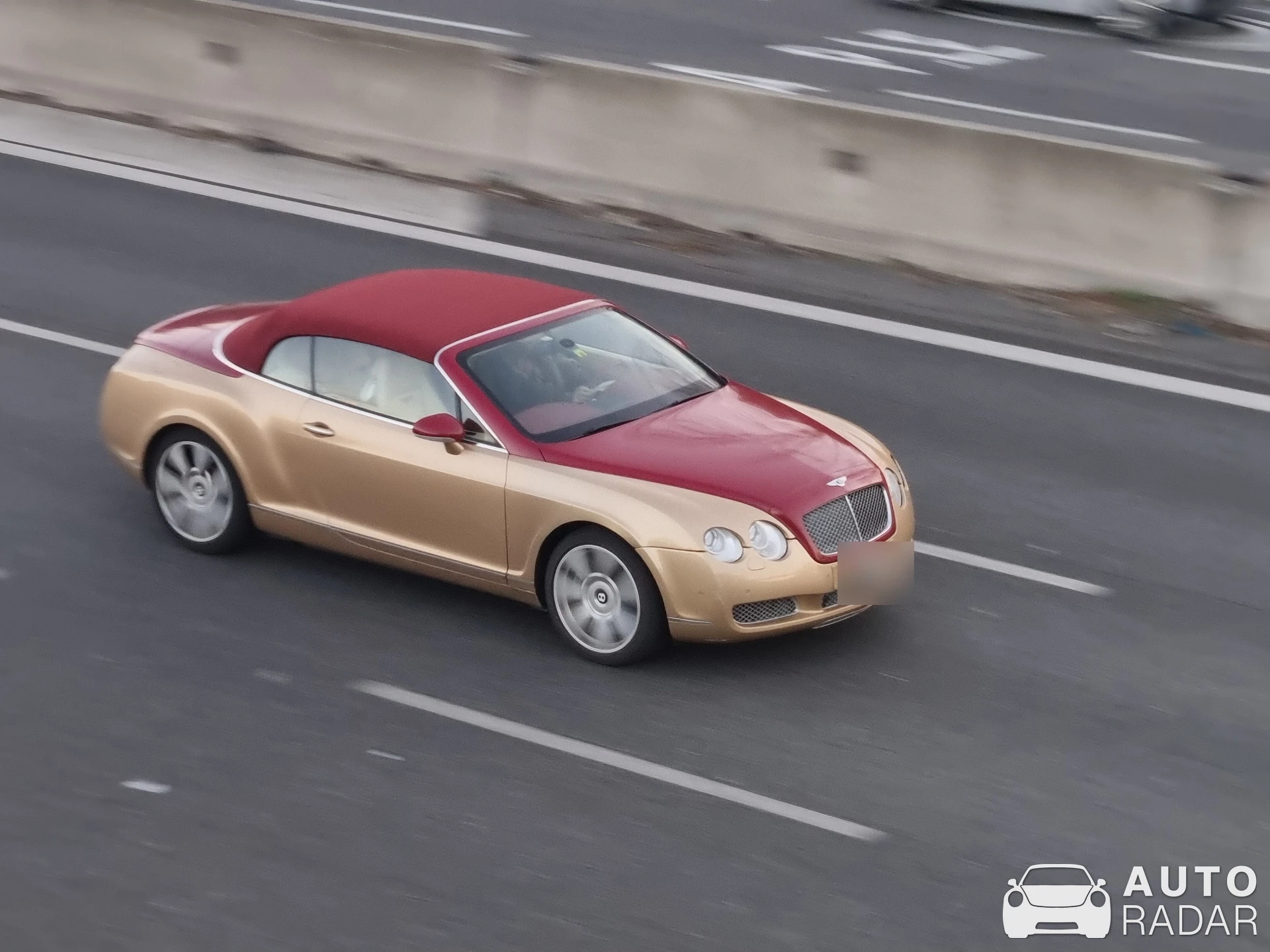 Bentley Continental GTC spotted in Milano, Italia