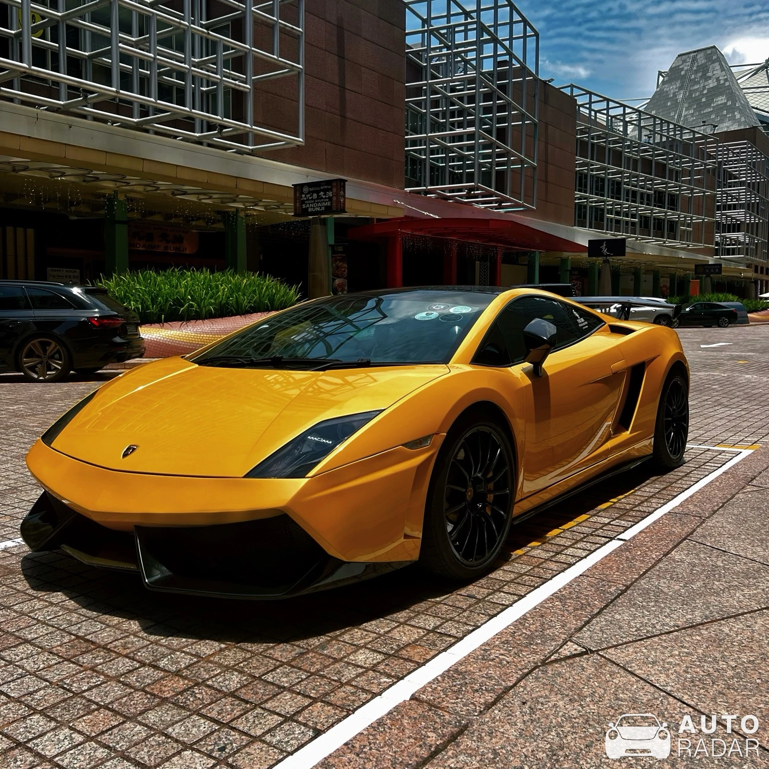 Lamborghini Gallardo LP560-4 Bicolore spotted in Singapore