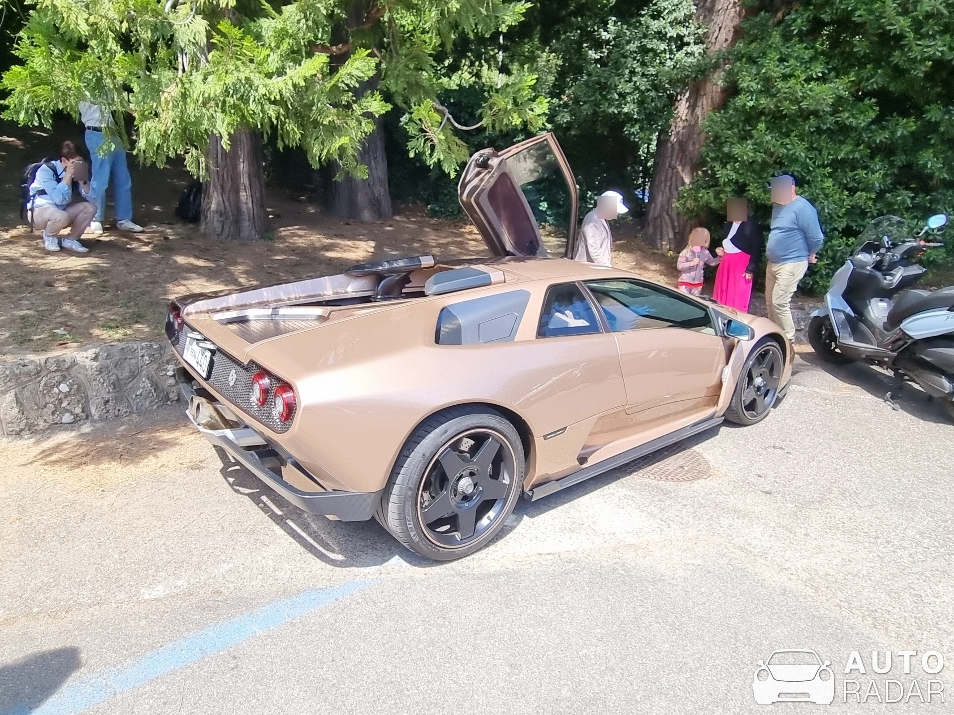 Eccentrica V12 spotted in Como