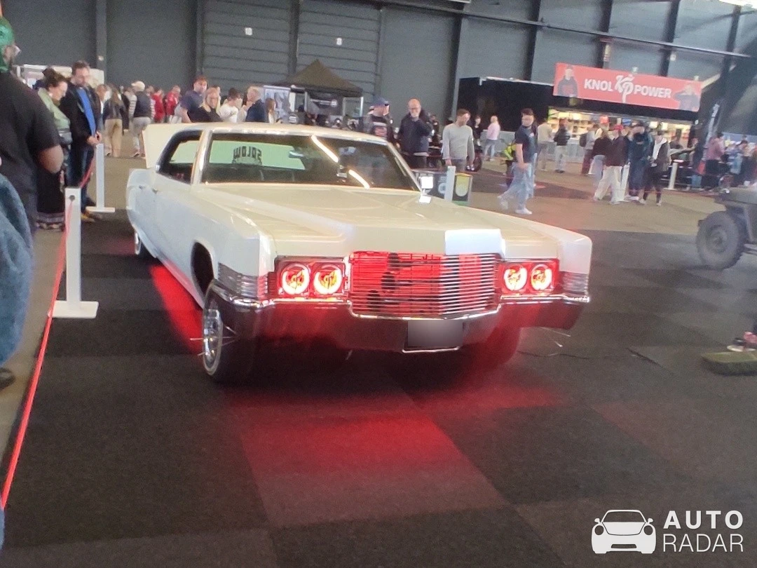 Cadillac Series 62 Coupé de Ville spotted in Gent