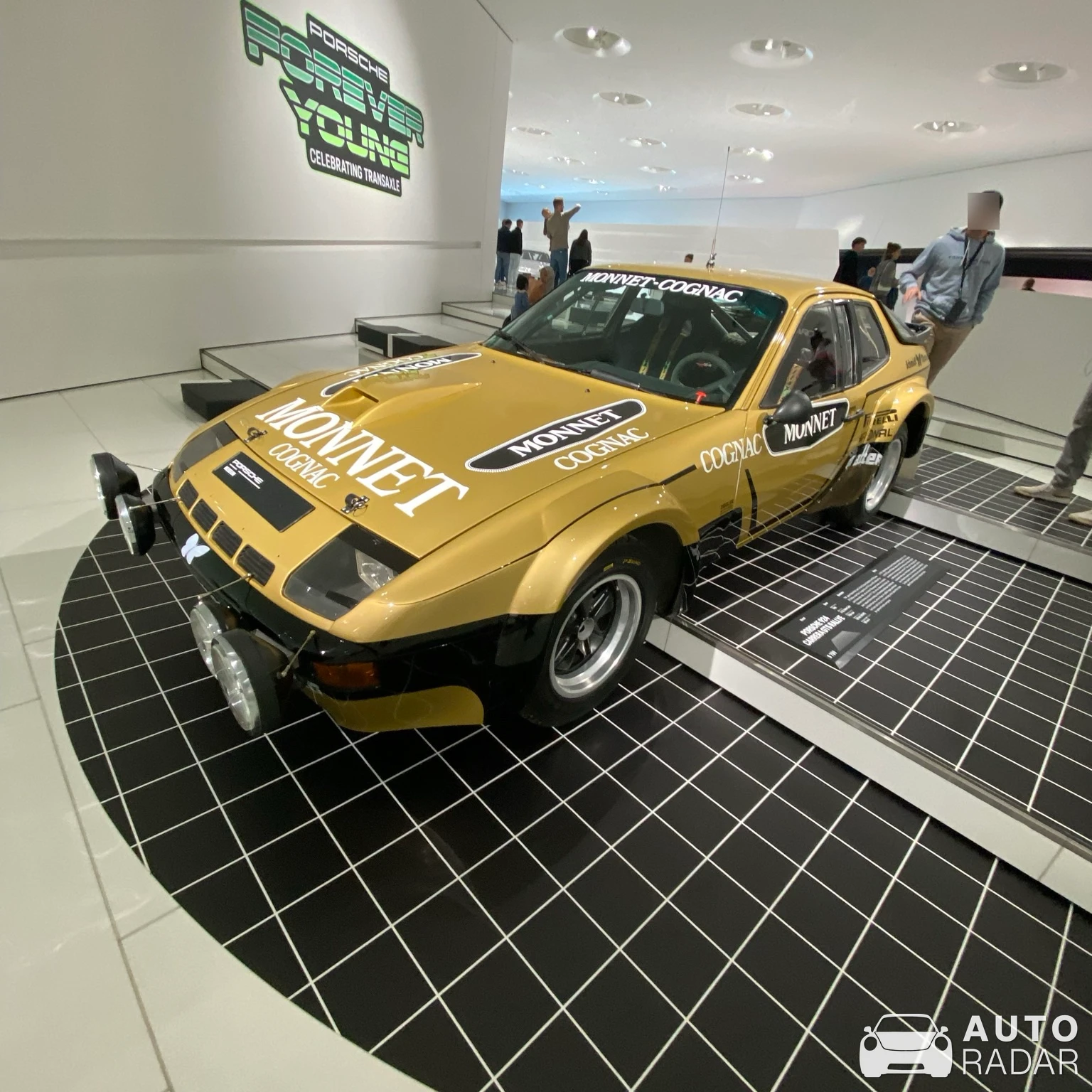 Porsche 924 Carrera GTS spotted in Stuttgart
