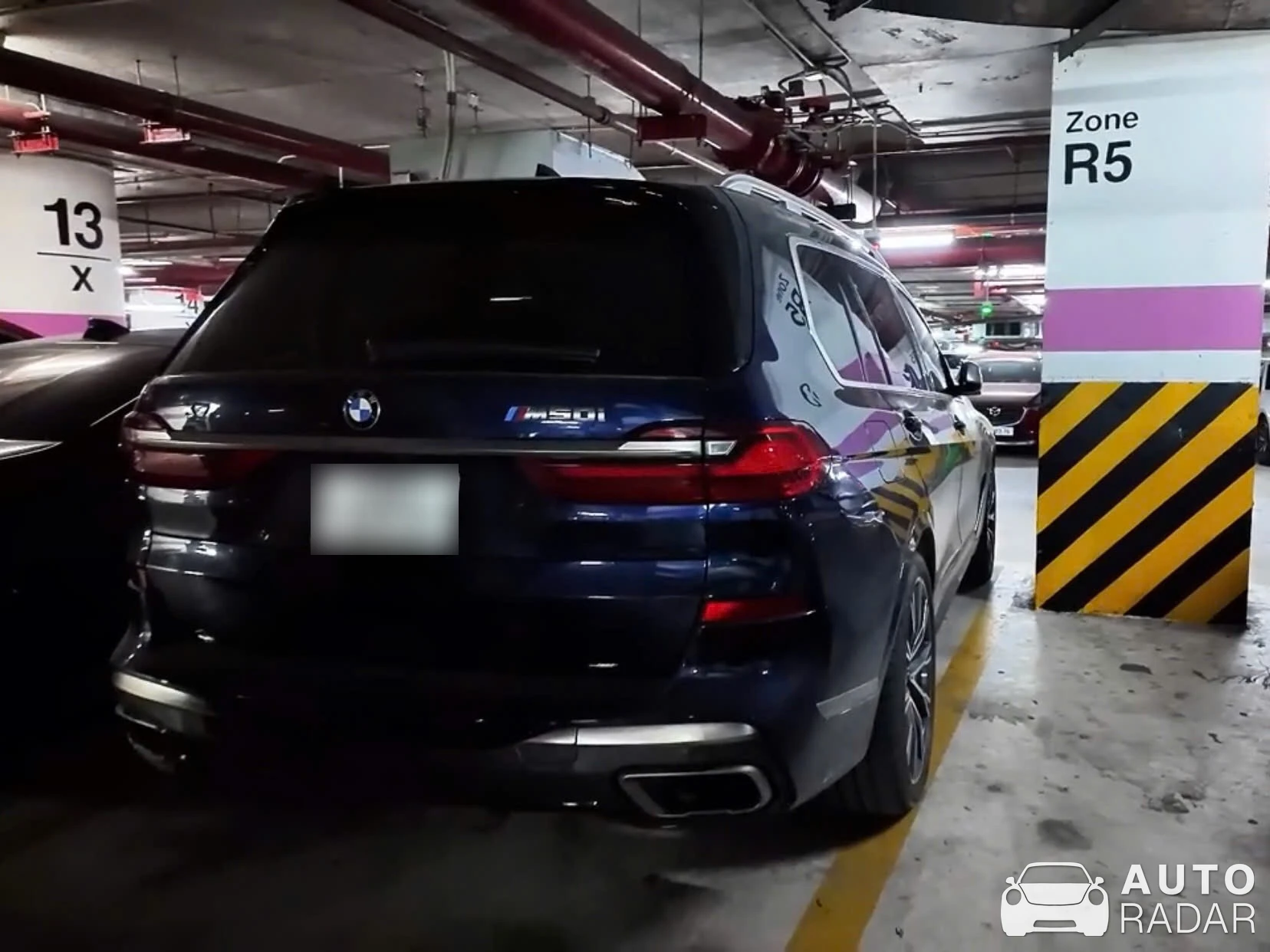 BMW X7 M50i xDrive G07 spotted in Hanoi
