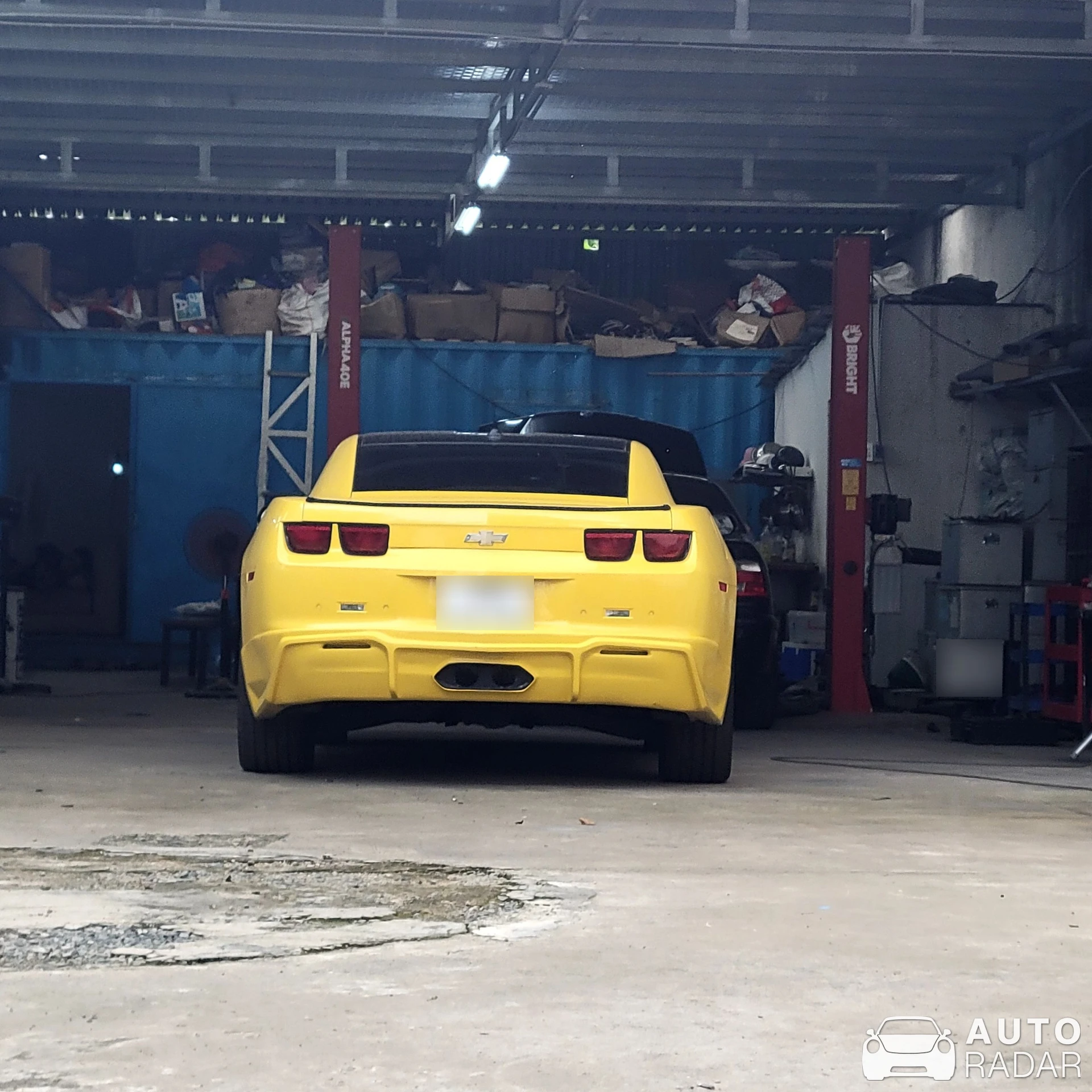 Chevrolet Camaro SS spotted in Tân Bình, Vietnam