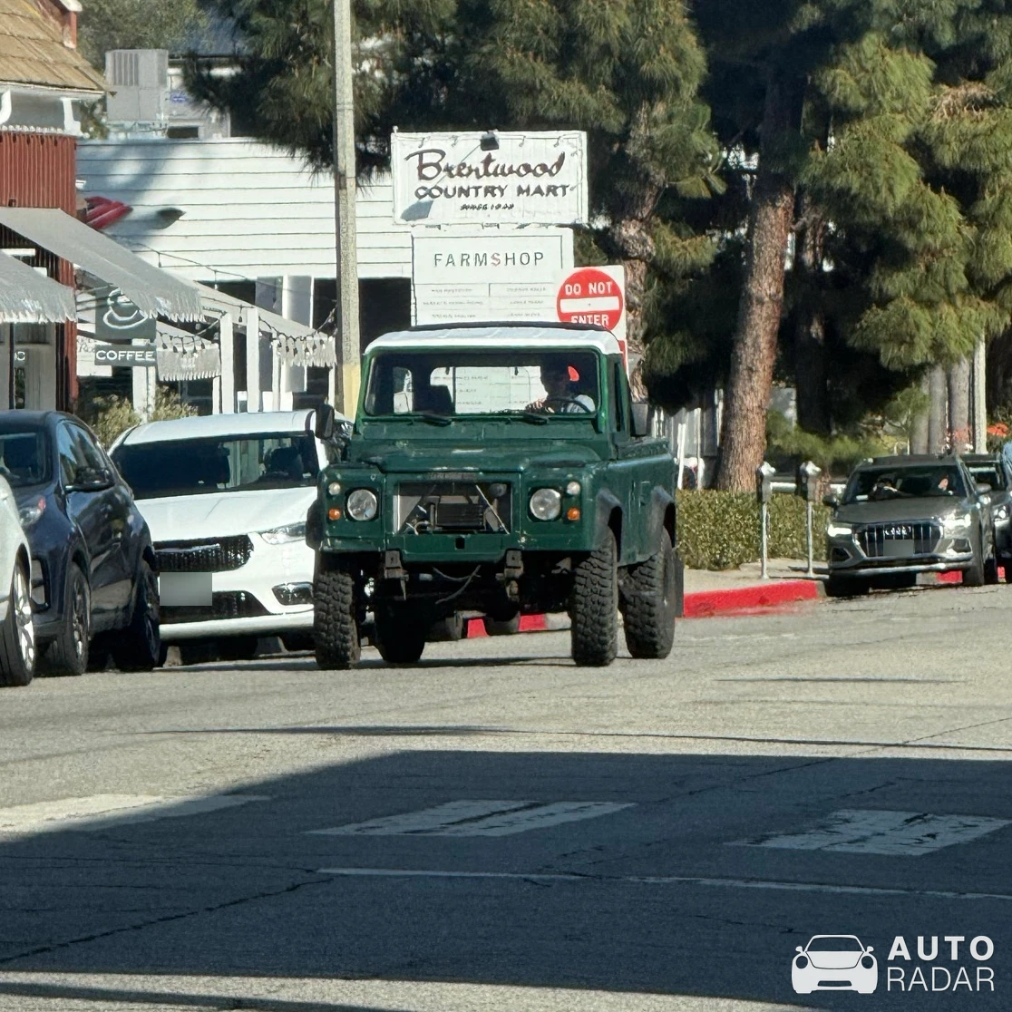Land Rover Defender 110 Pickup spotted in Santa Monica
