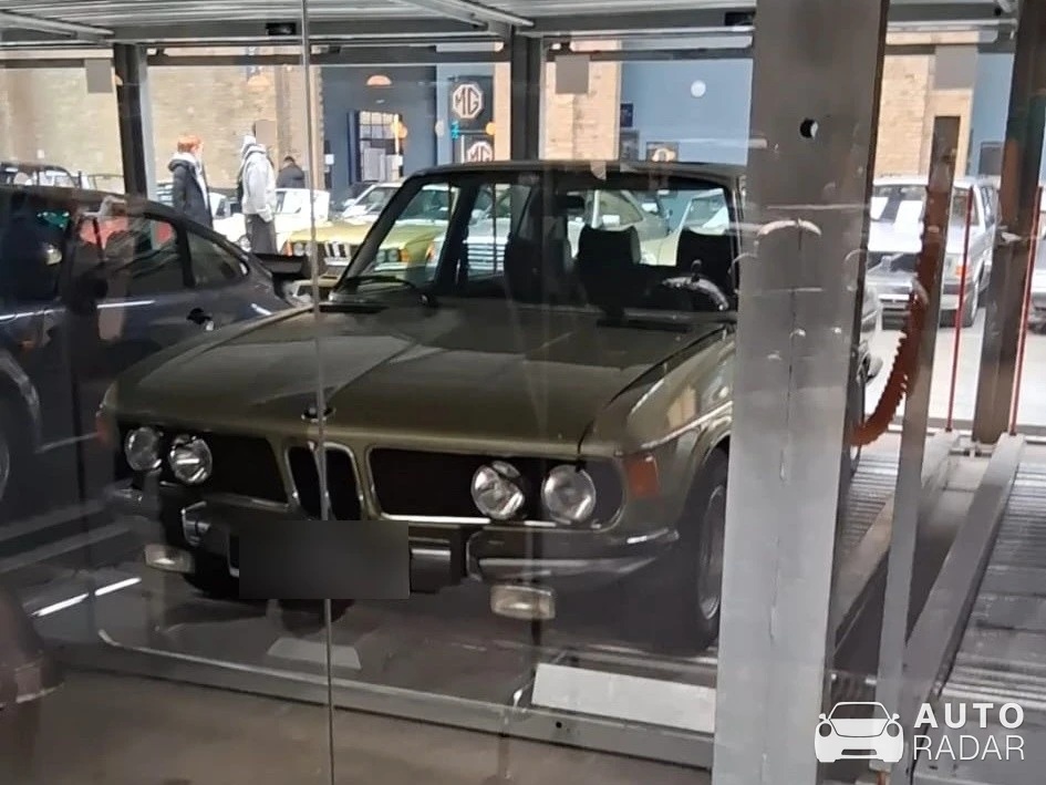 BMW 3.3Li E3 spotted in Berlin