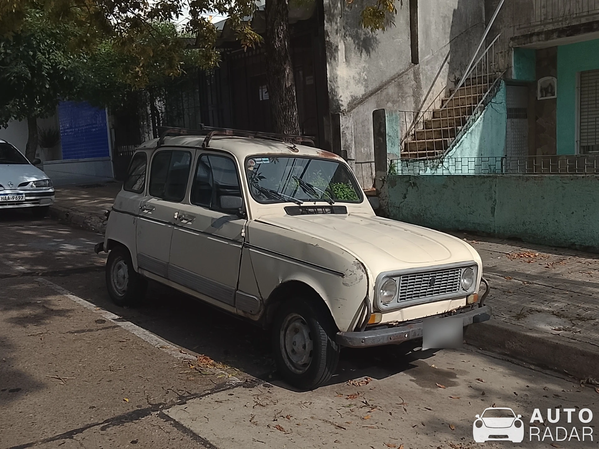 Renault 4L spotted in Salto