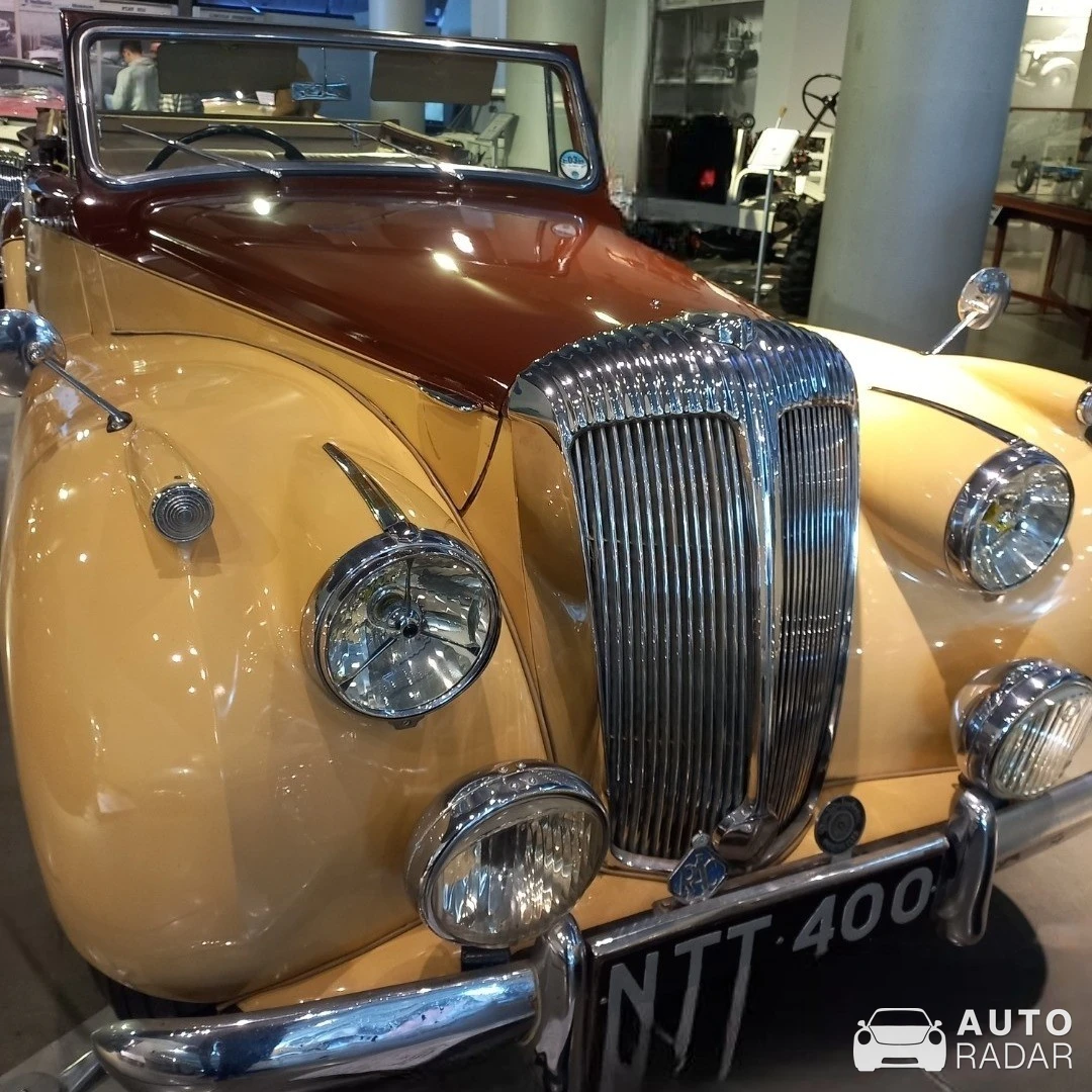 Daimler DB18 spotted in Athina