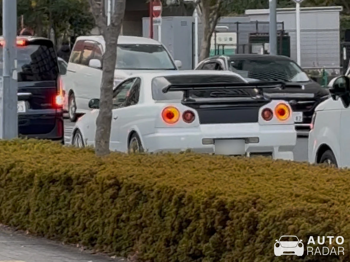 Nissan Skyline R34 GT-R spotted in Kawasaki, Japan
