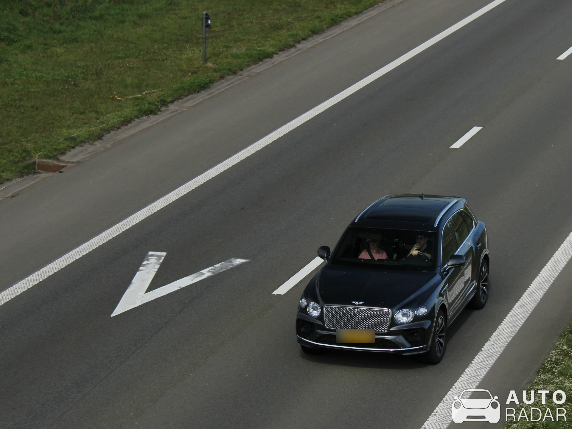 Bentley Bentayga Hybrid spotted in Brecht