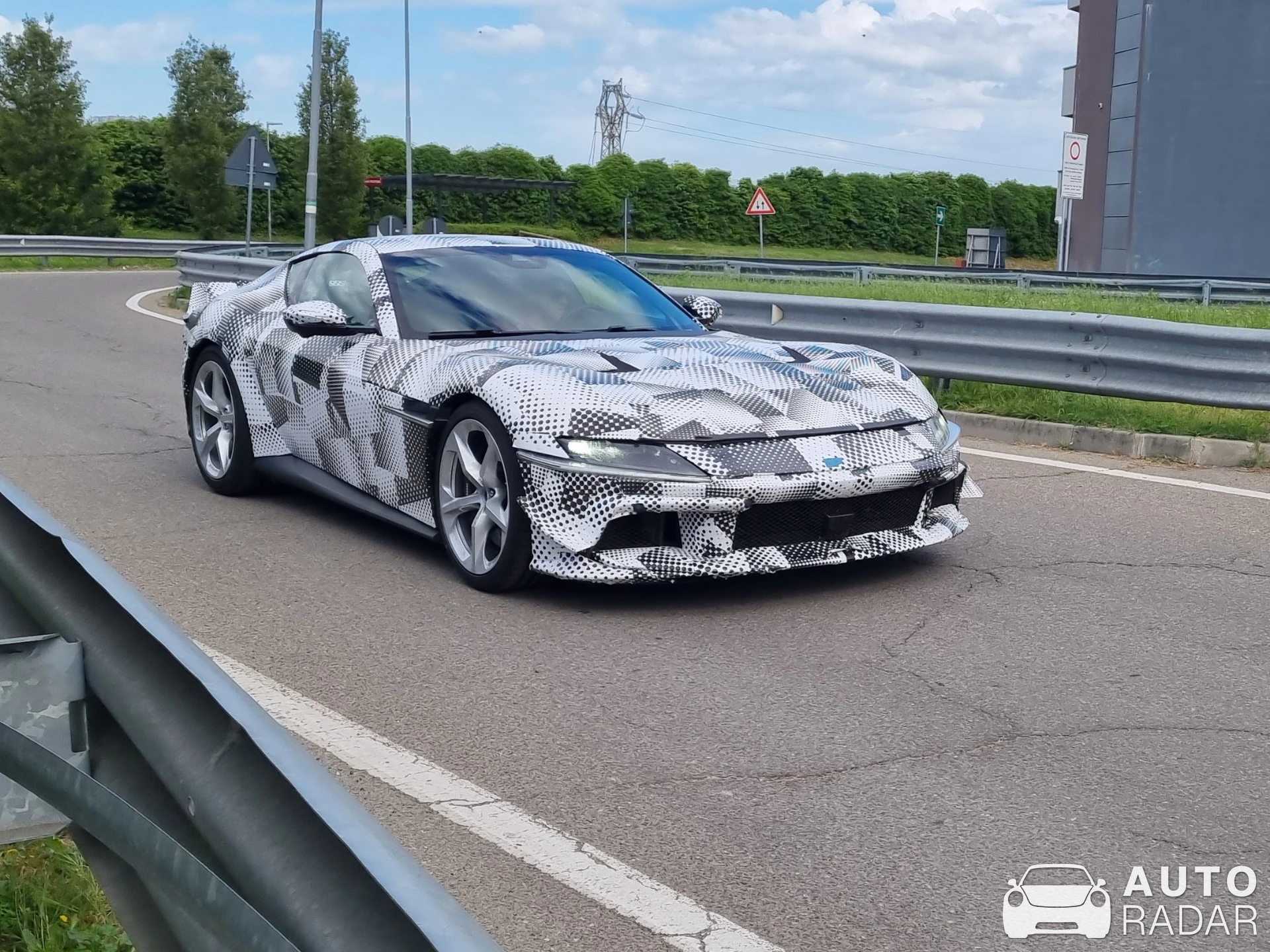 Ferrari 12Cilindri Mule spotted in Maranello