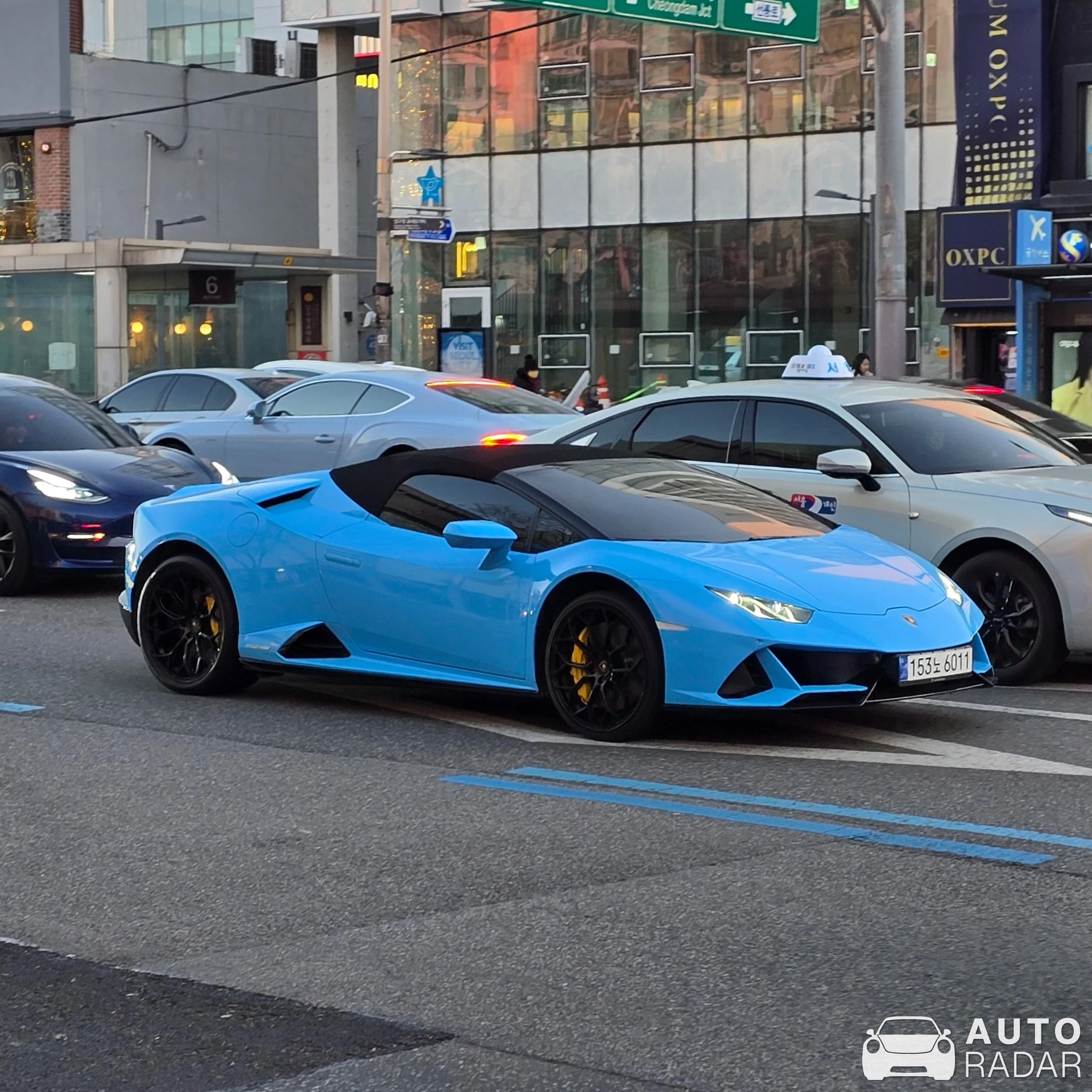 Lamborghini Huracán LP640-4 EVO Spyder spotted in 강남구, 대한민국