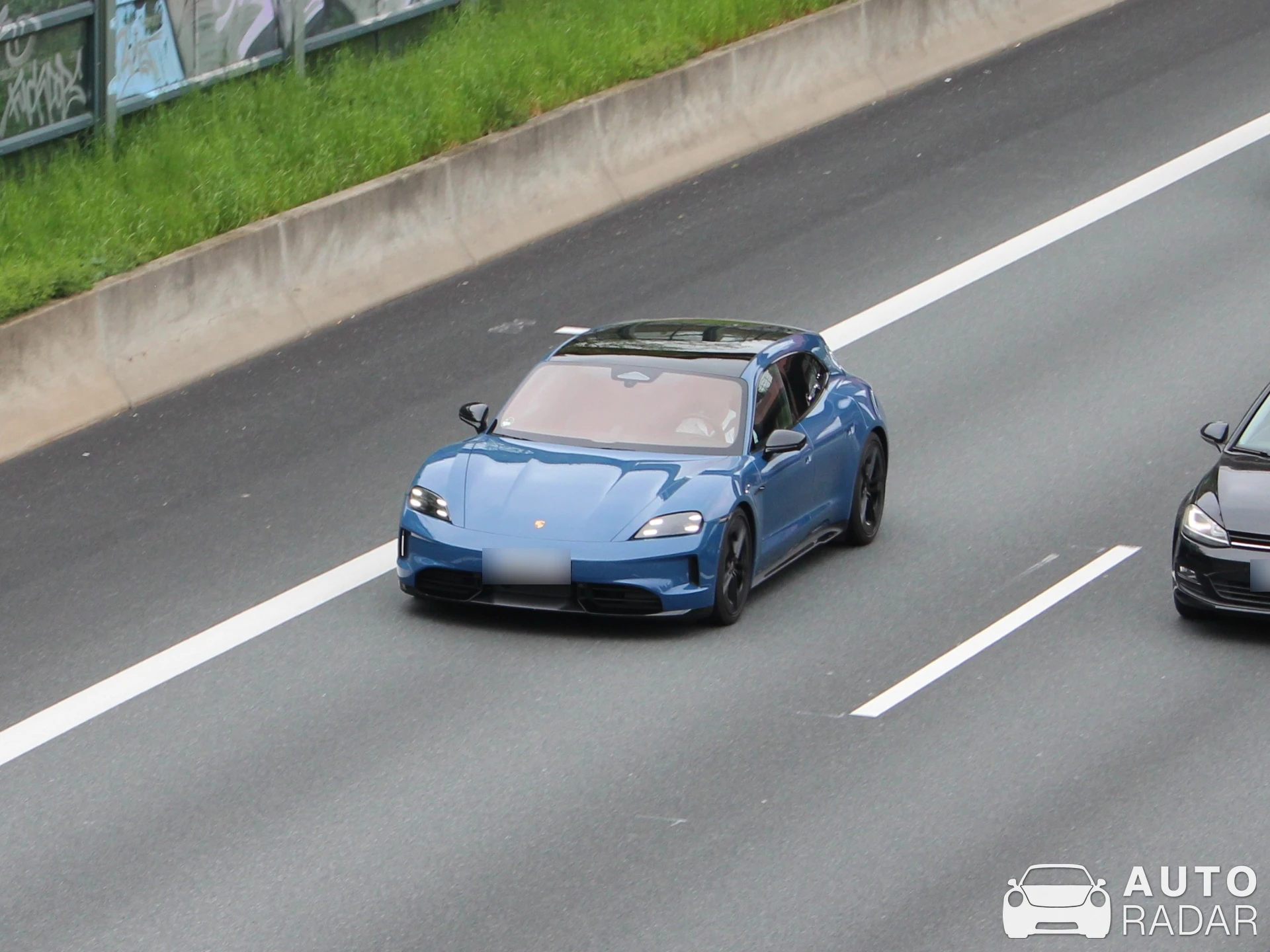 Porsche Taycan Cross Turismo MkI spotted in Chemnitz