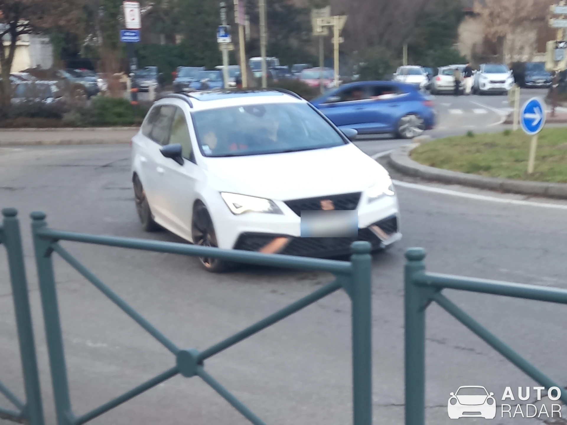 SEAT Leon Cupra R spotted in Annecy, France