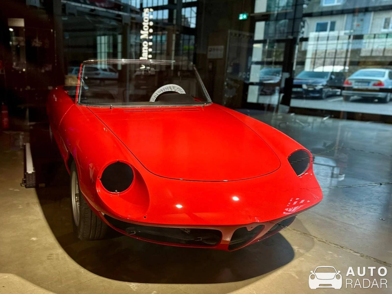 Alfa Romeo 1750 spider spotted in Düsseldorf