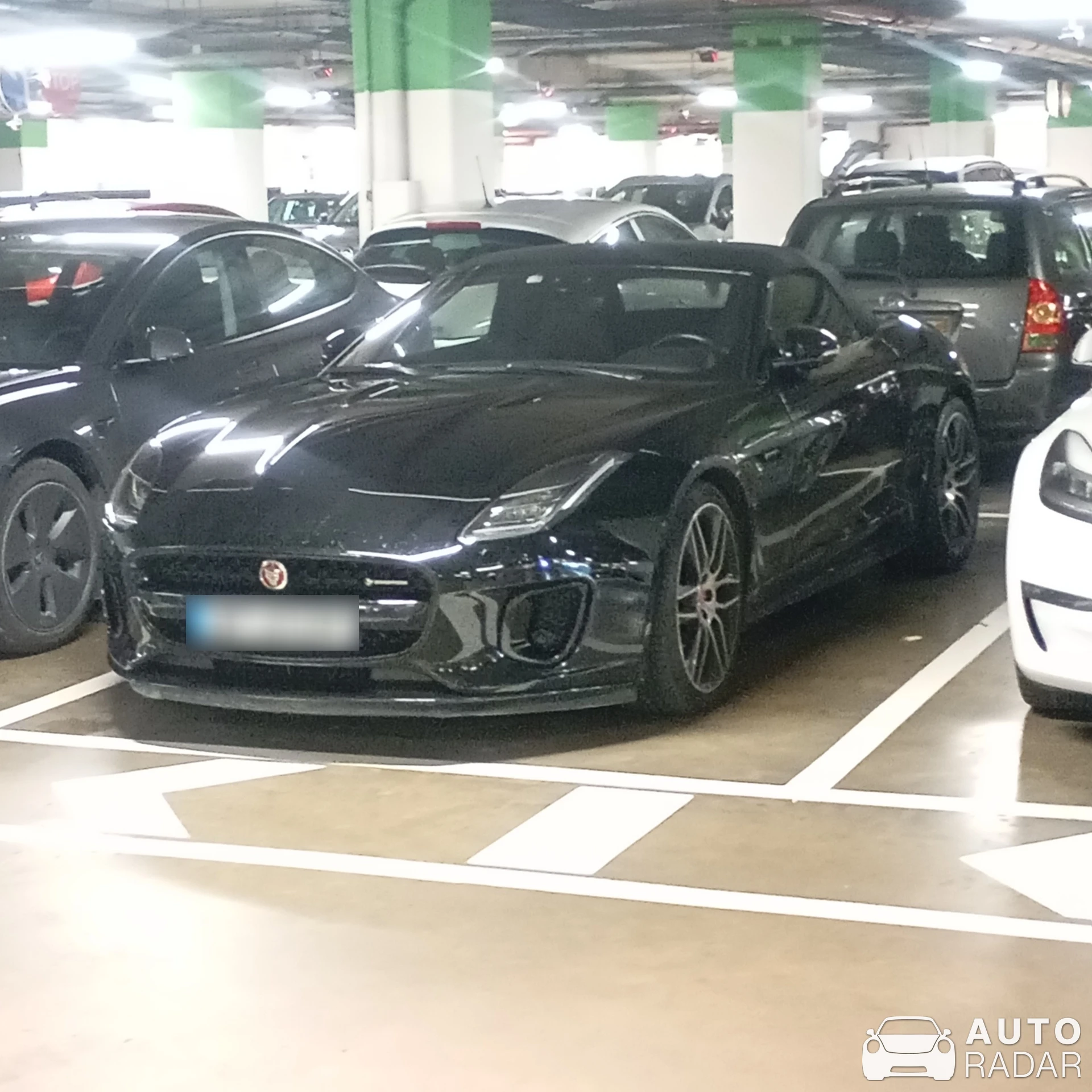 Jaguar F-Type P300 spotted in Leiria