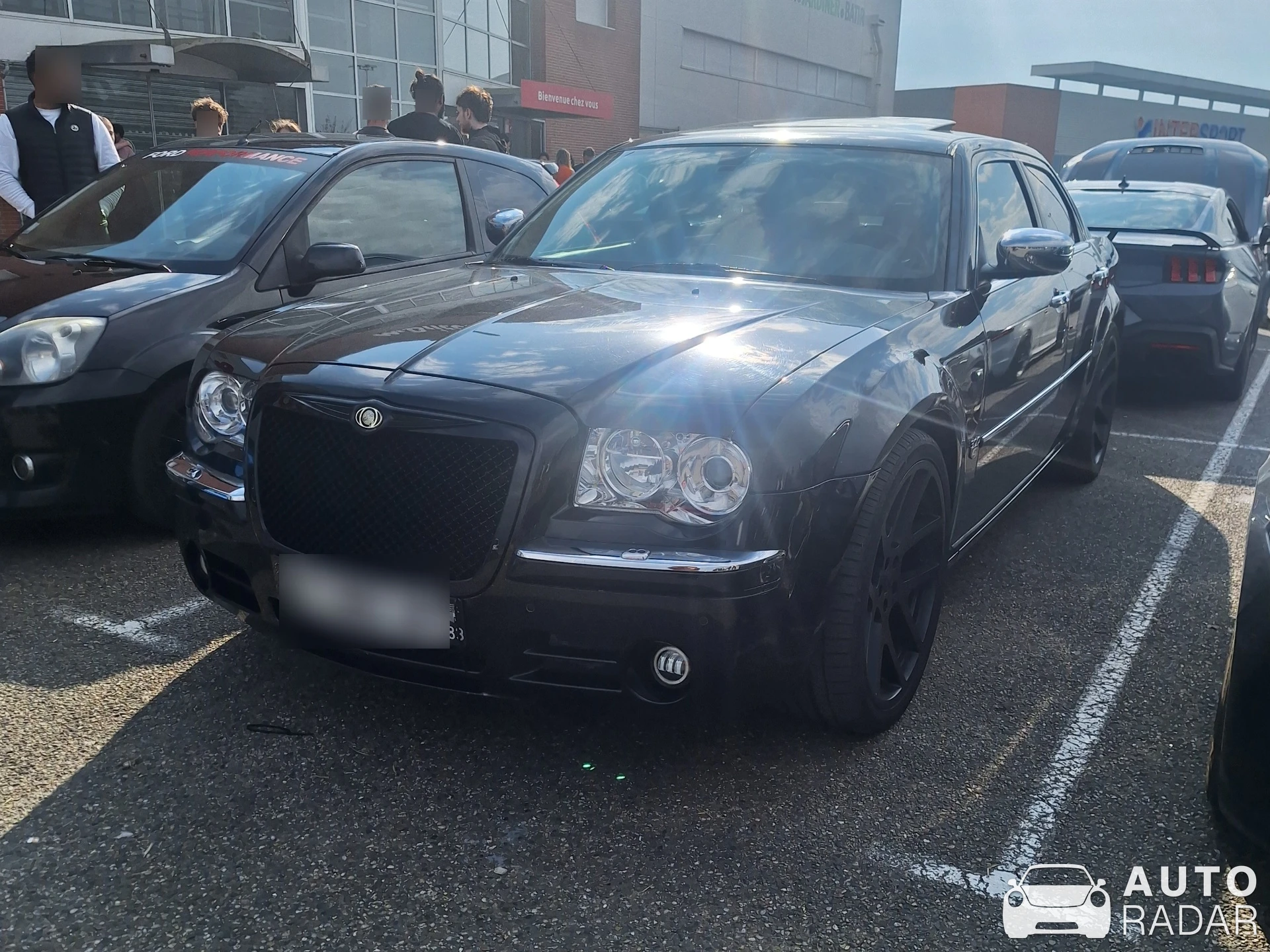 Chrysler 300C SRT8 2013 spotted in Montauban