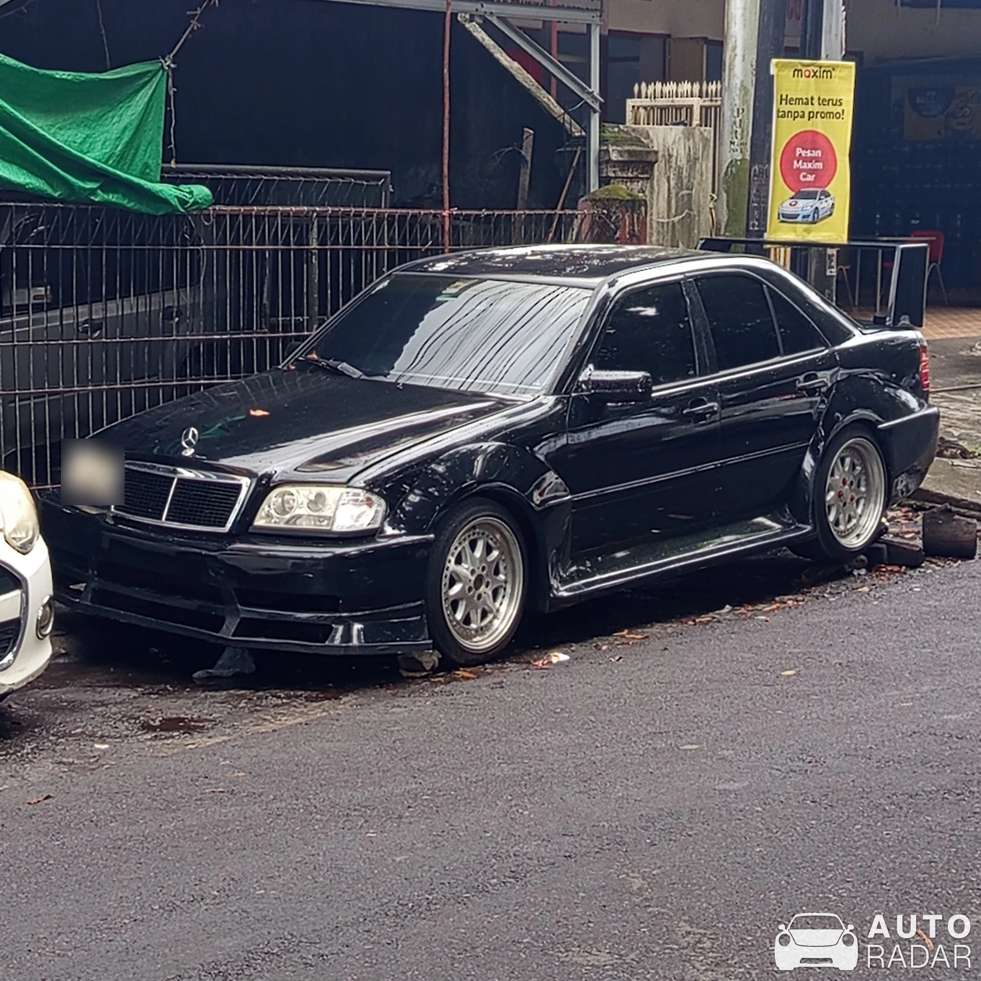 Mercedes-AMG C 43 W202 spotted in Manado