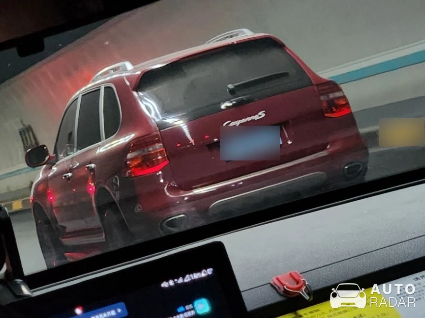 Porsche Cayenne S spotted in Xiamen Shi