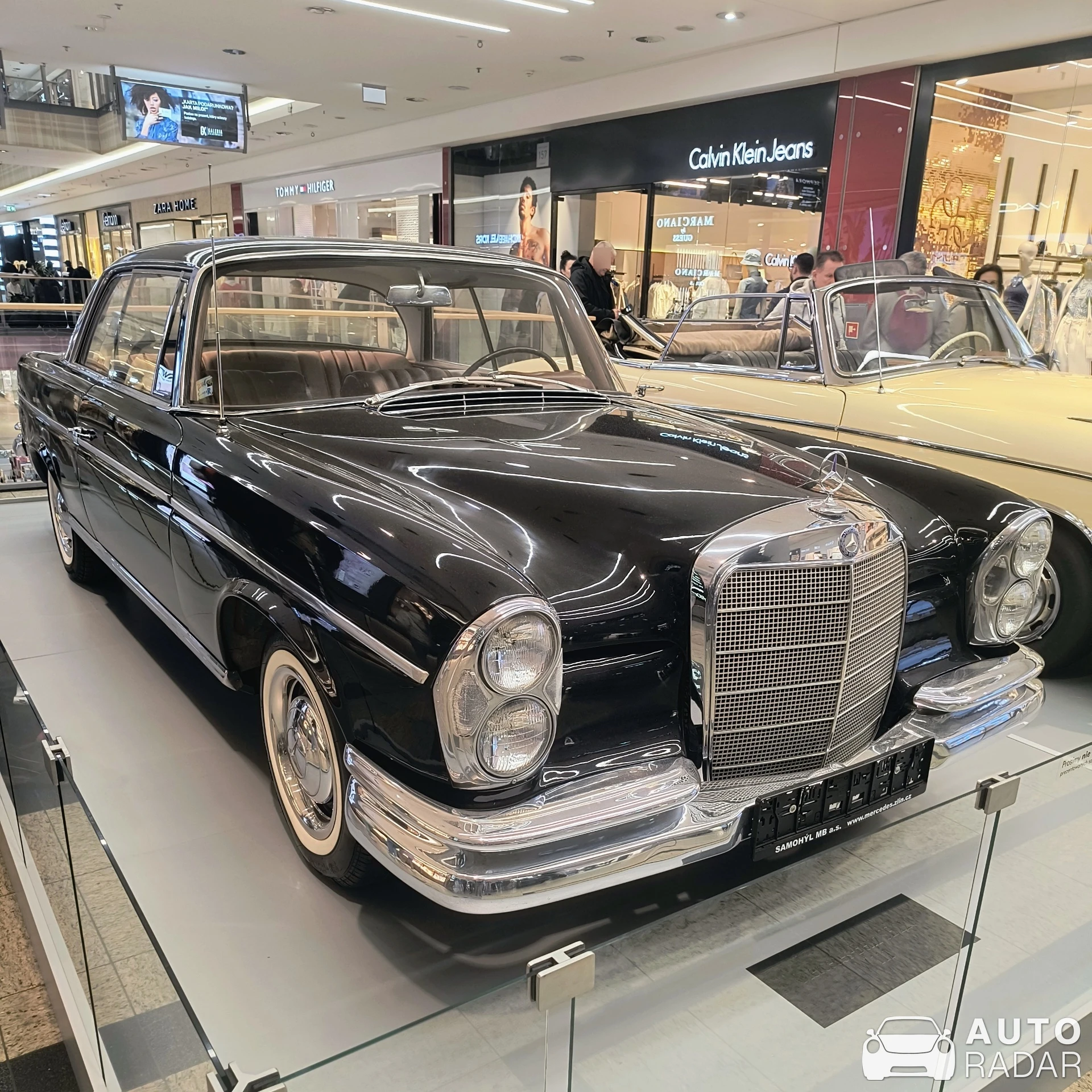 Mercedes-Benz 200SE spotted in Kraków, Polska