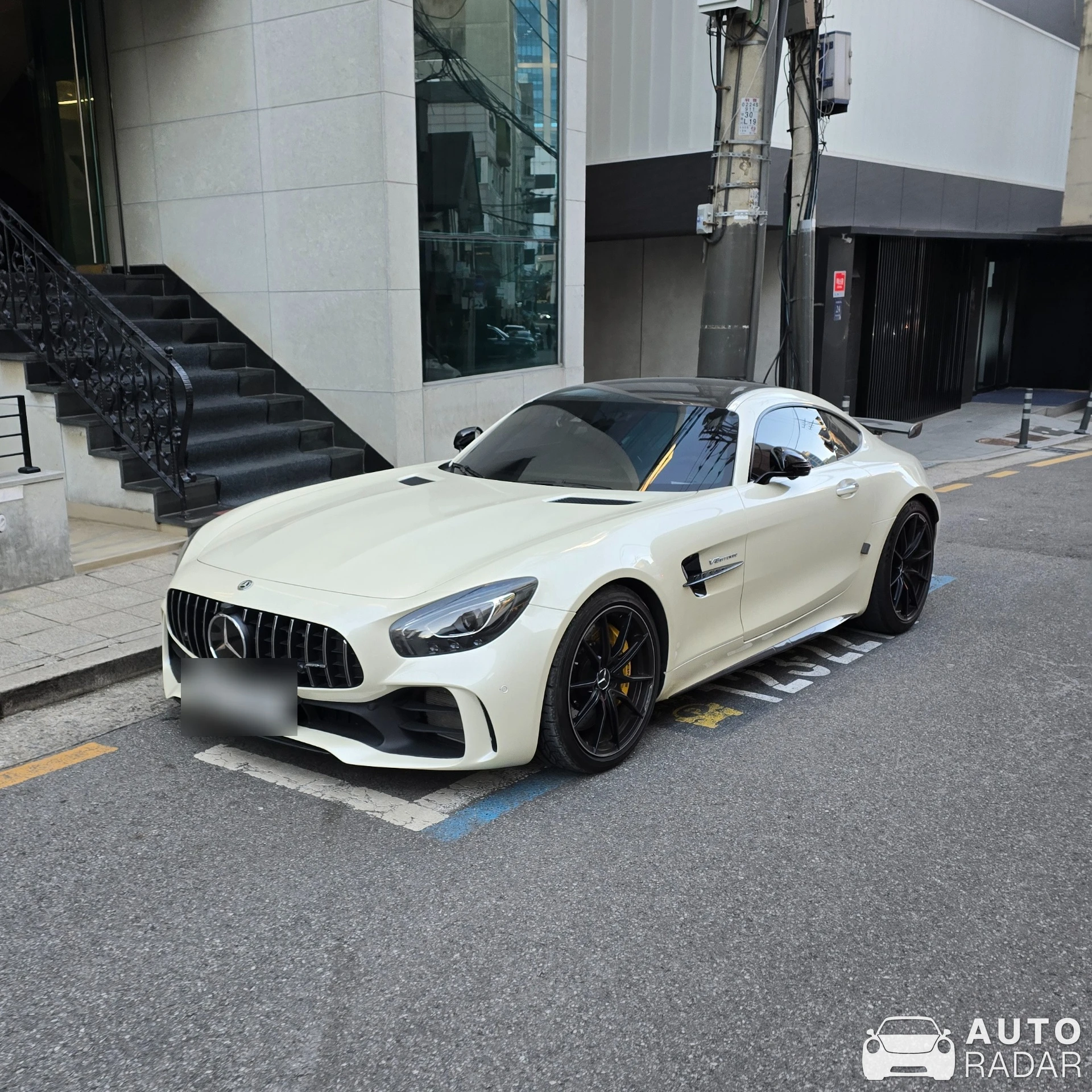 Mercedes-AMG GT R C190 spotted in 강남구, 대한민국