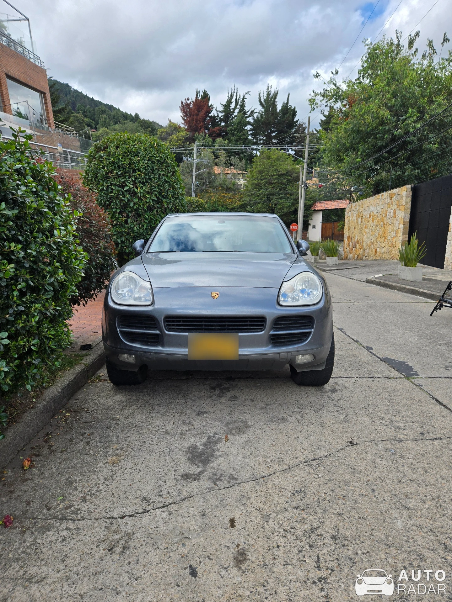 Porsche Cayenne spotted in Bogotá, Colombia