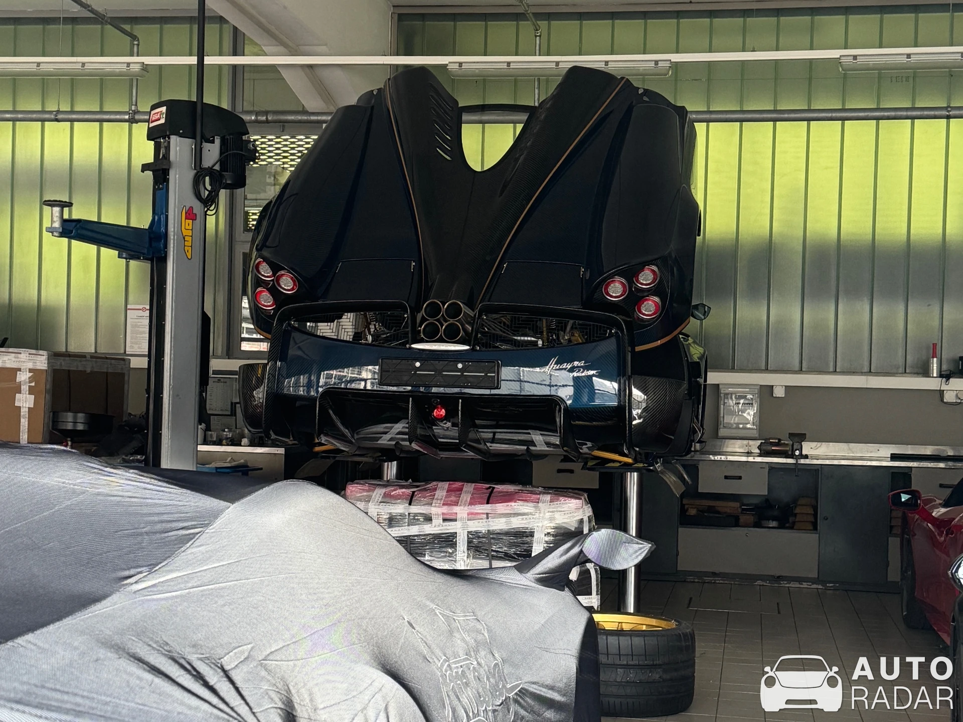 Pagani Huayra Roadster spotted in Grancia, 瑞士