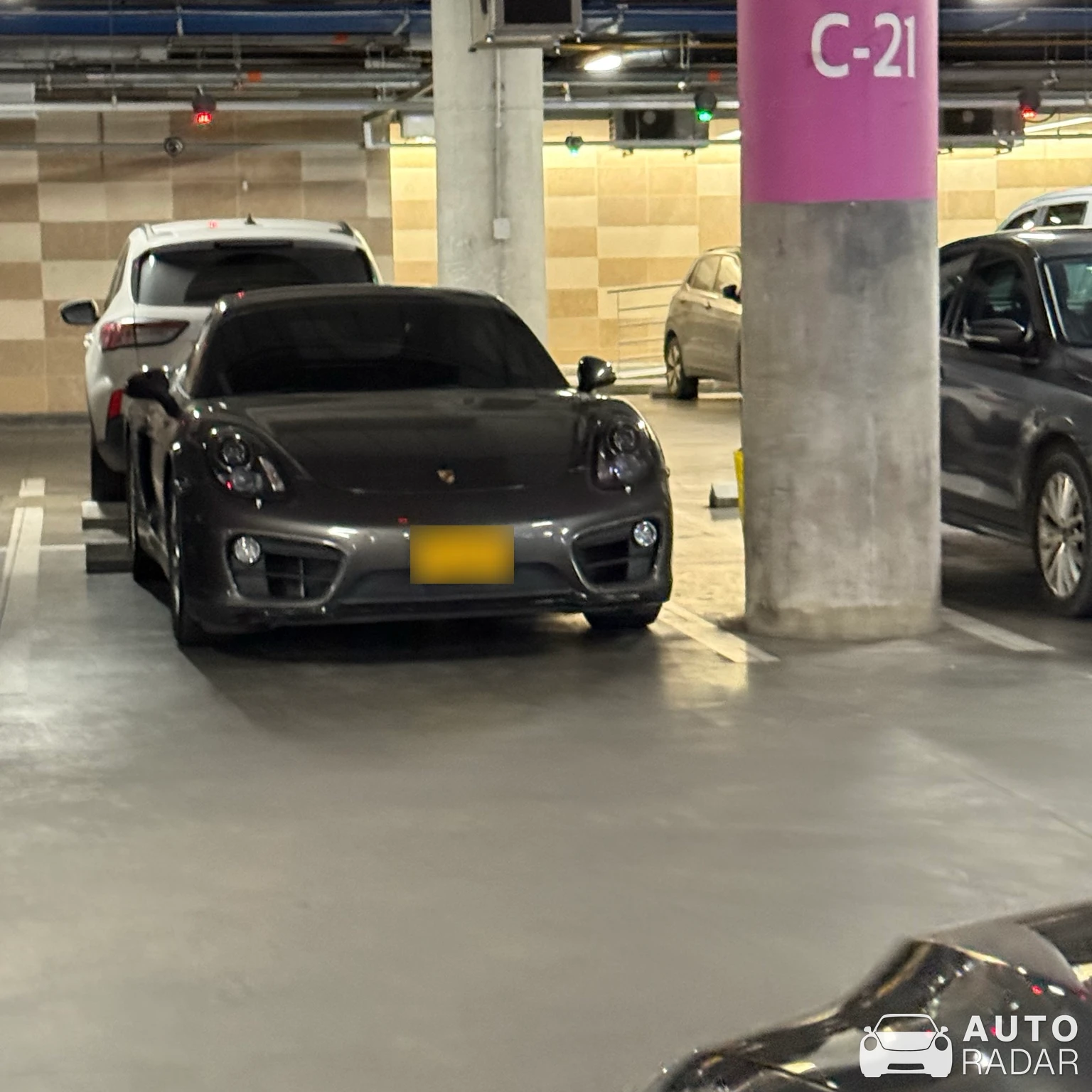 Porsche 981 Cayman S spotted in Chía, Colombia