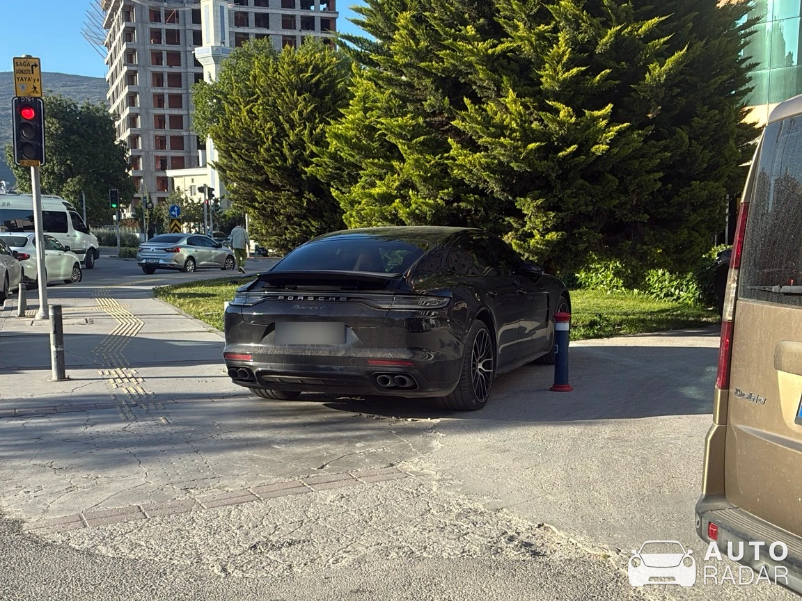 Porsche 971 Panamera 4 spotted in İzmir