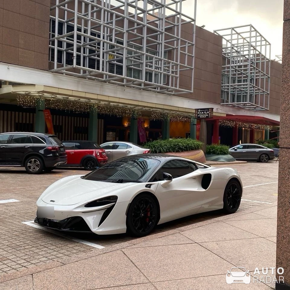 McLaren Artura spotted in Singapore, Singapore