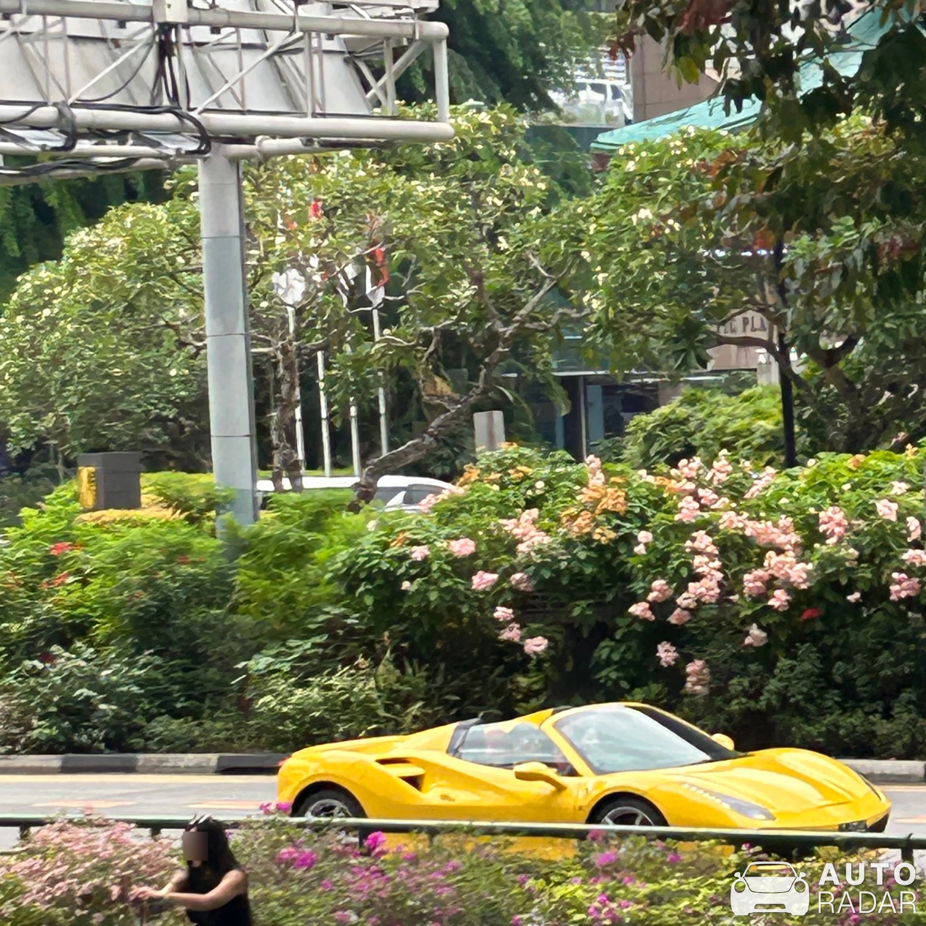 Ferrari 488 Spider spotted in Singapore, Singapur