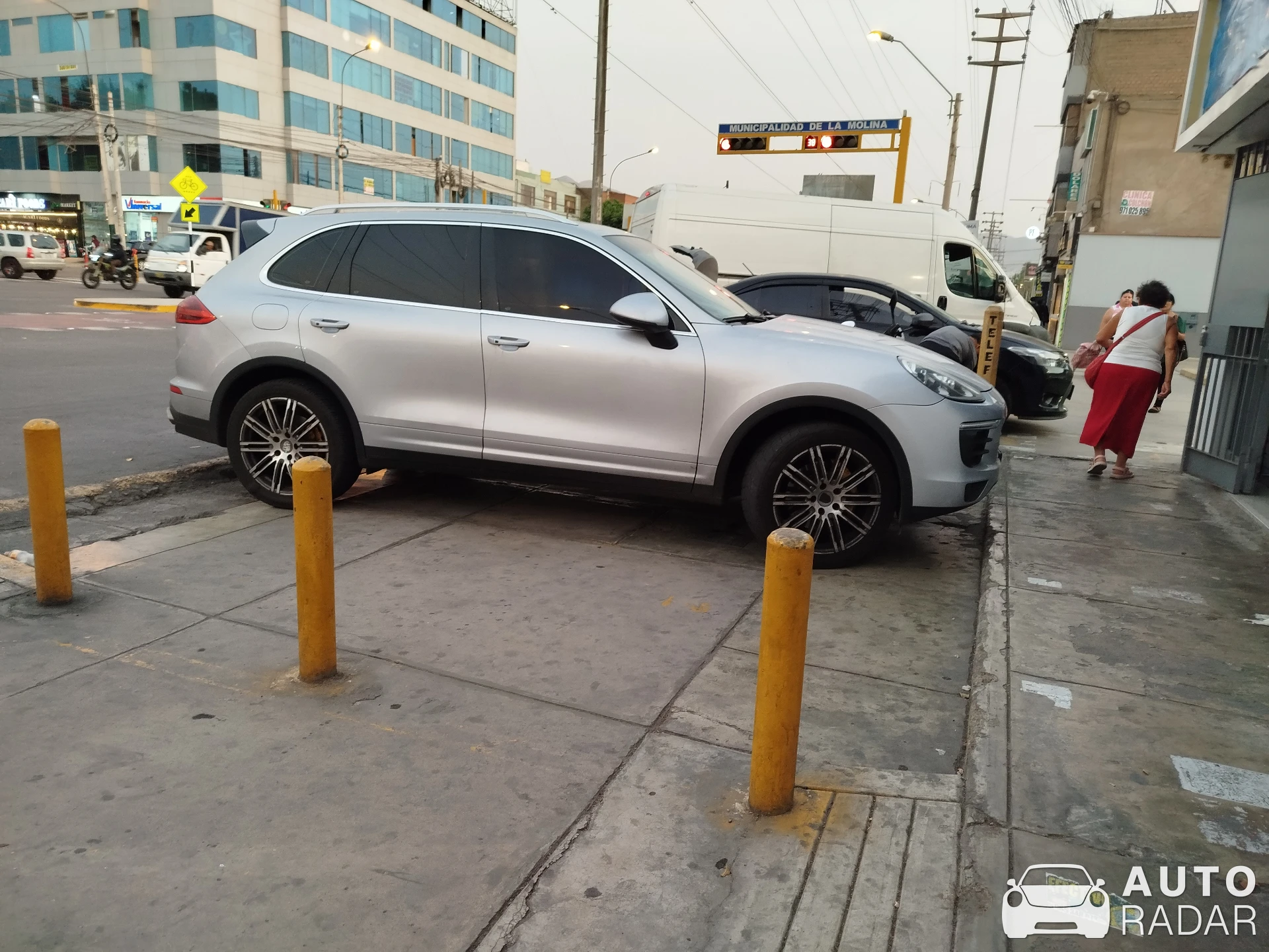 Porsche Cayenne spotted in Lima, Peru