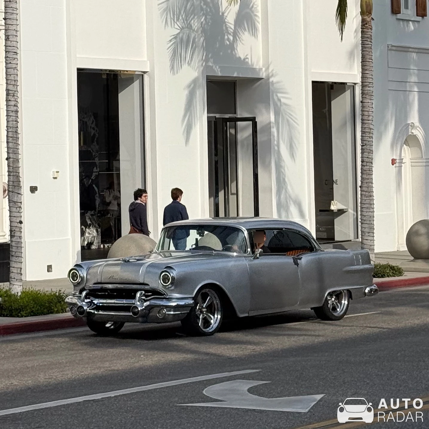 Pontiac Cheiftian Catalina spotted in Beverly Hills