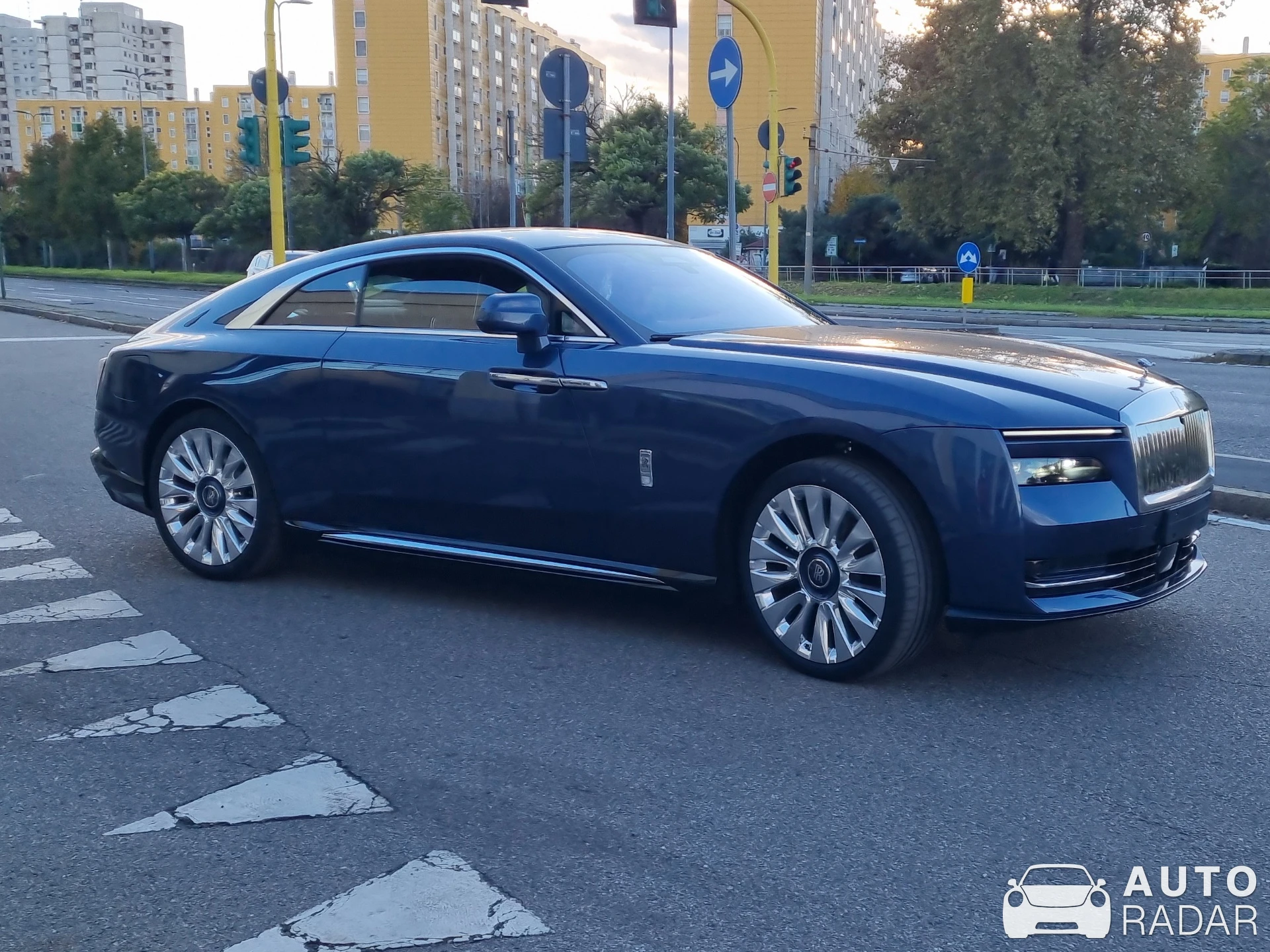 Rolls-Royce Spectre spotted in Città metropolitana di Milano, Italia