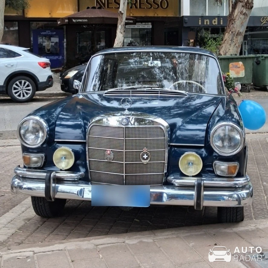 Mercedes-Benz 230 S spotted in Glyfada