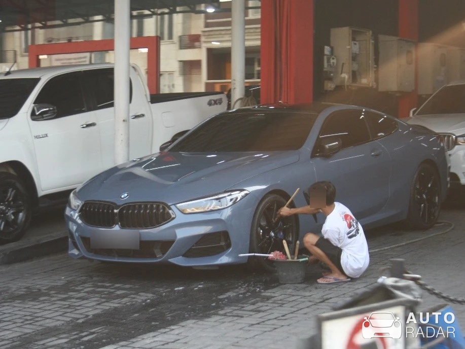 BMW 8 Series Coupé G15 2022 spotted in Bogor