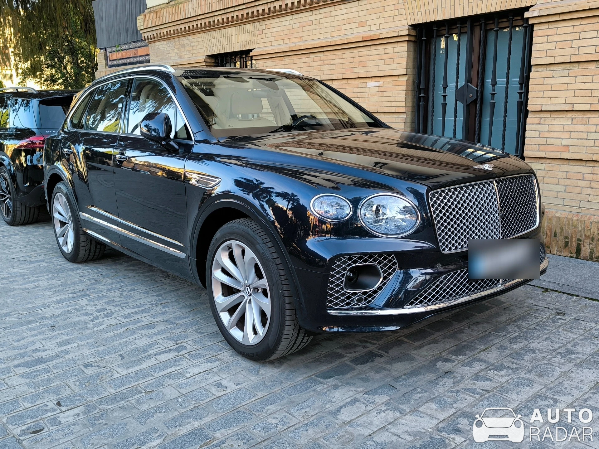 Bentley Bentayga Hybrid 2021 spotted in Sevilla, Španělsko