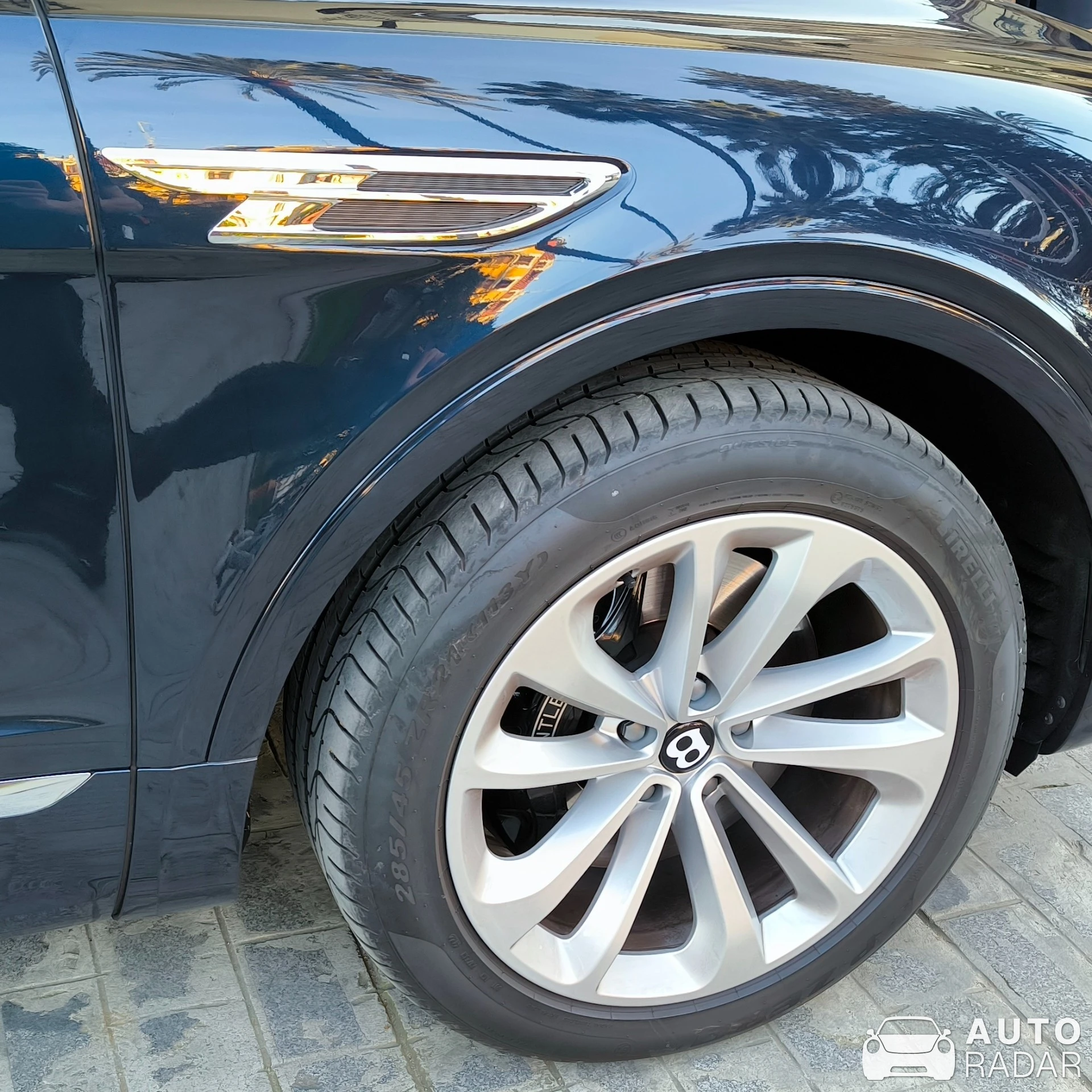 Bentley Bentayga Hybrid 2021 spotted in Sevilla