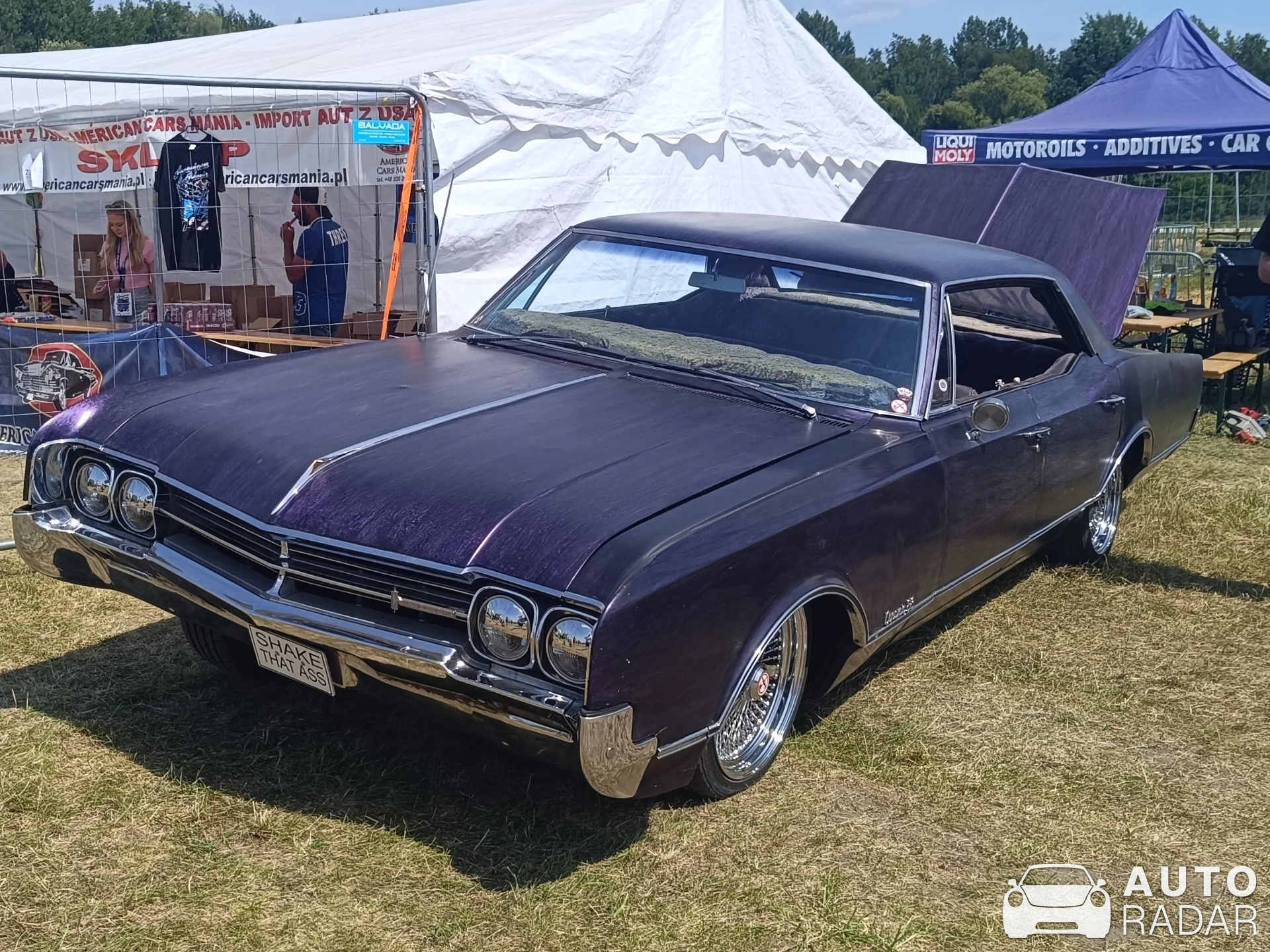Oldsmobile Delta 88 spotted in Katowice
