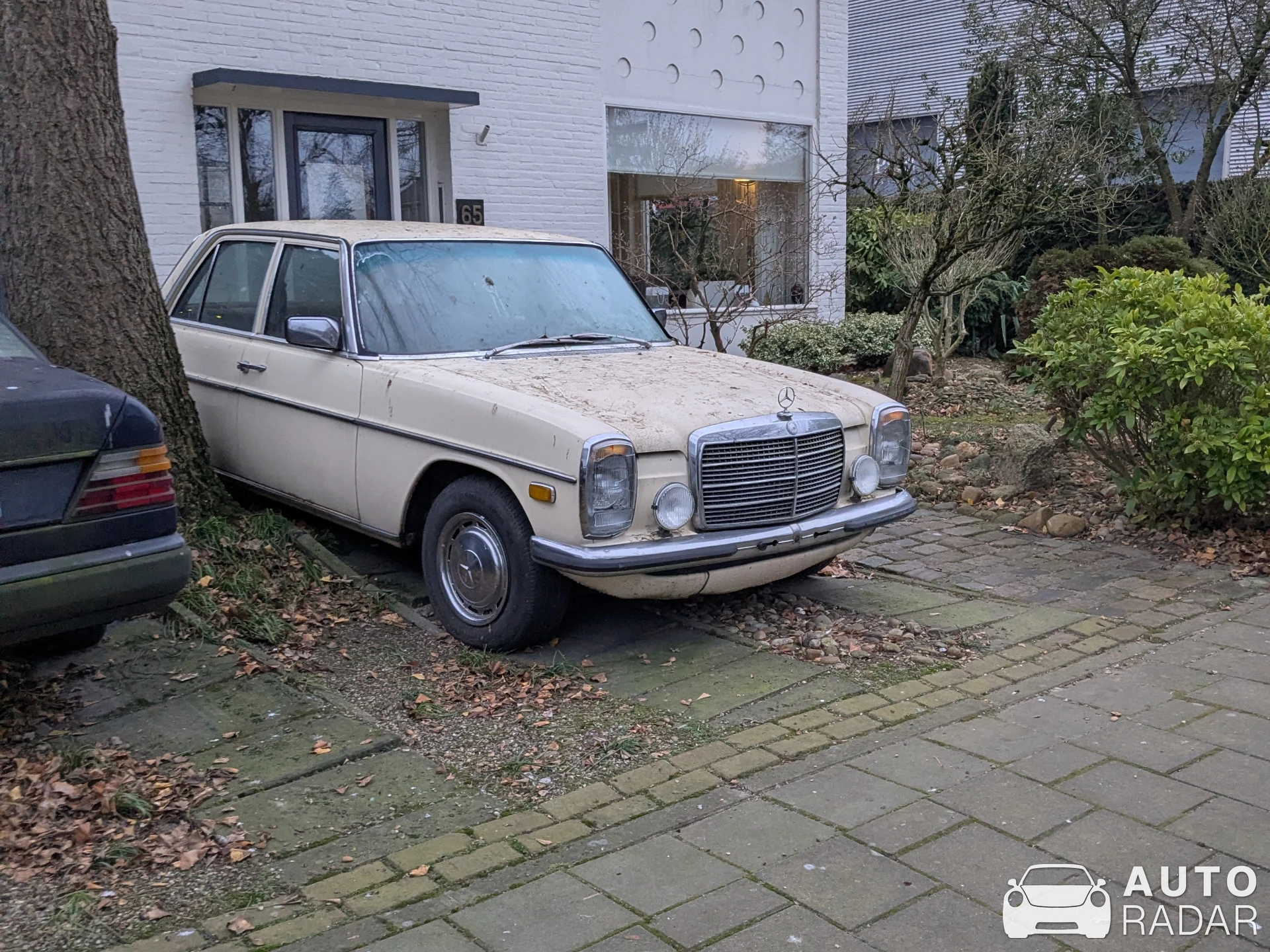 Mercedes-Benz W115 240 D spotted in Hengelo