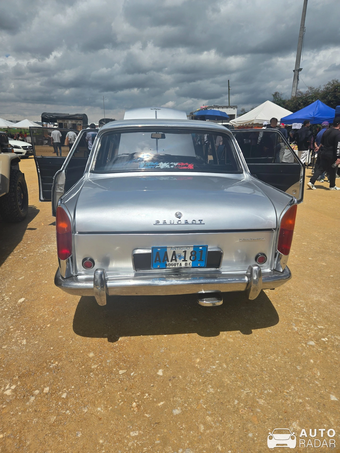 Peugeot 404 spotted in Cota
