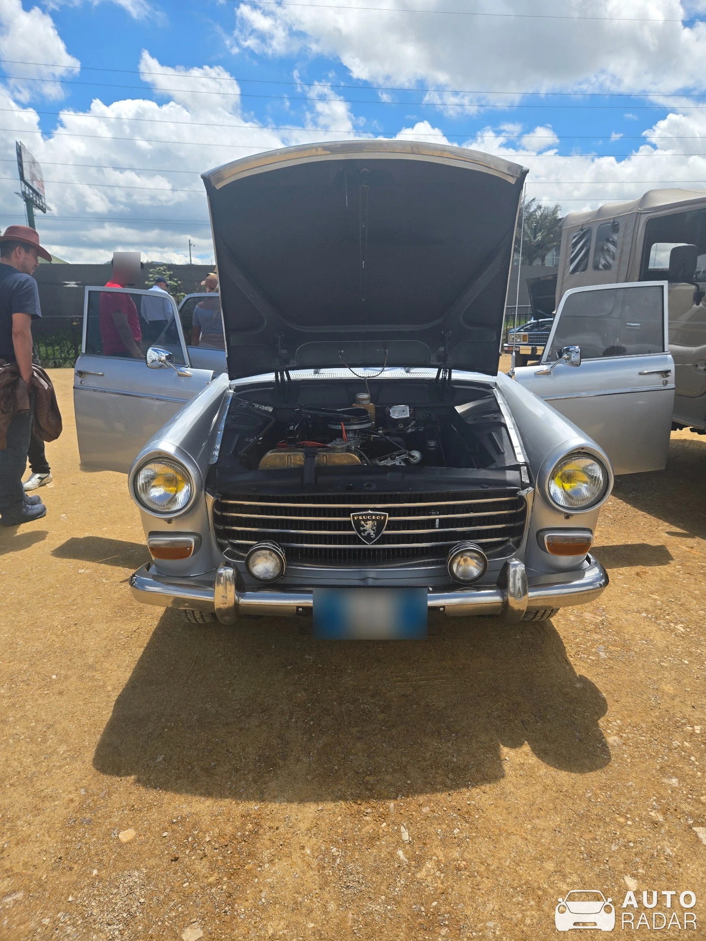 Peugeot 404 spotted in Cota, Colombia