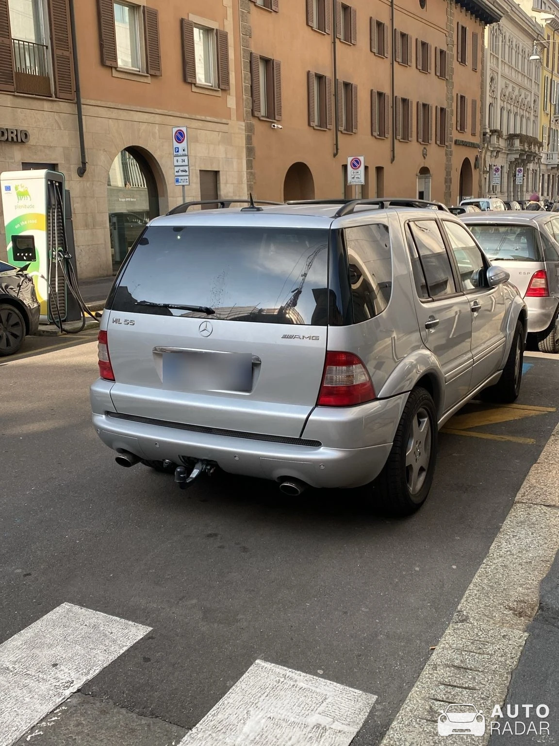 Mercedes-Benz ML 55 AMG spotted in Milano