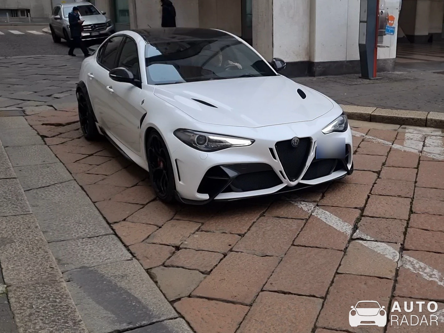 Alfa Romeo Giulia GTA spotted in Milano