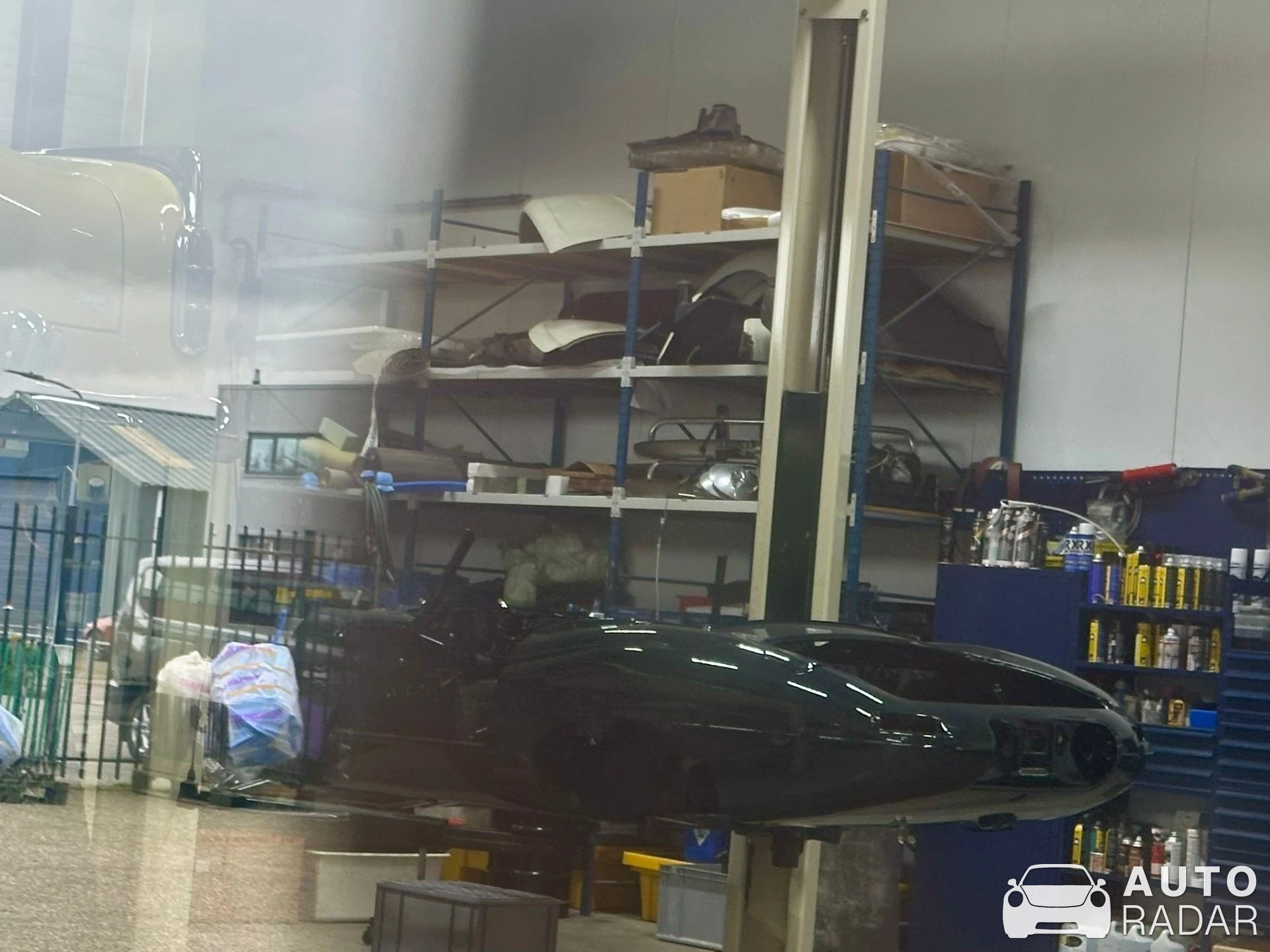 Jaguar E-Type Series 3 V-12 Roadster spotted in Dirksland